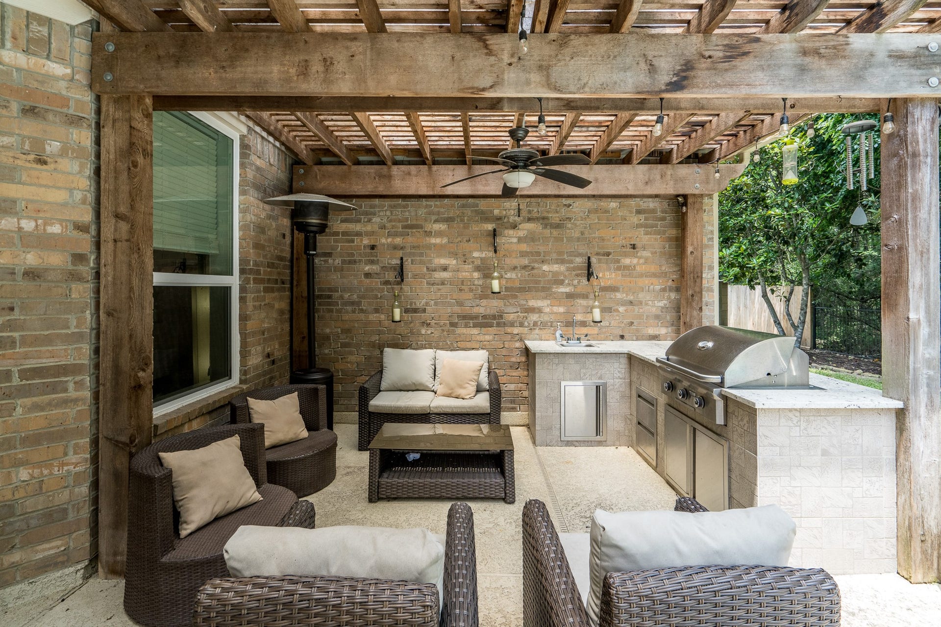 11 Dahlia Trail Place, The Woodlands, TX 77382 Patio Kitchen