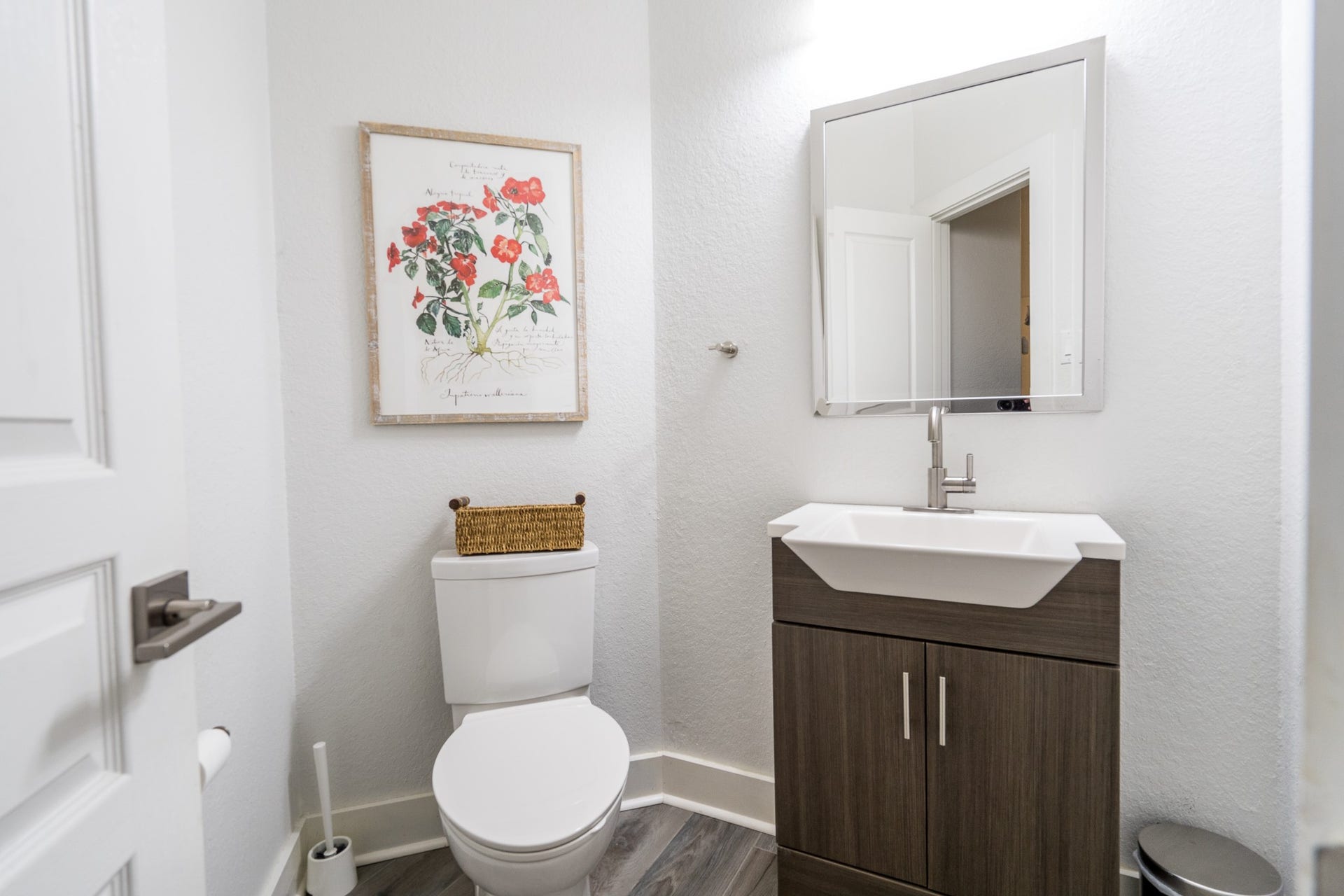 11 Dahlia Trail Place, The Woodlands, TX 77382 Half bath - 1st Floor