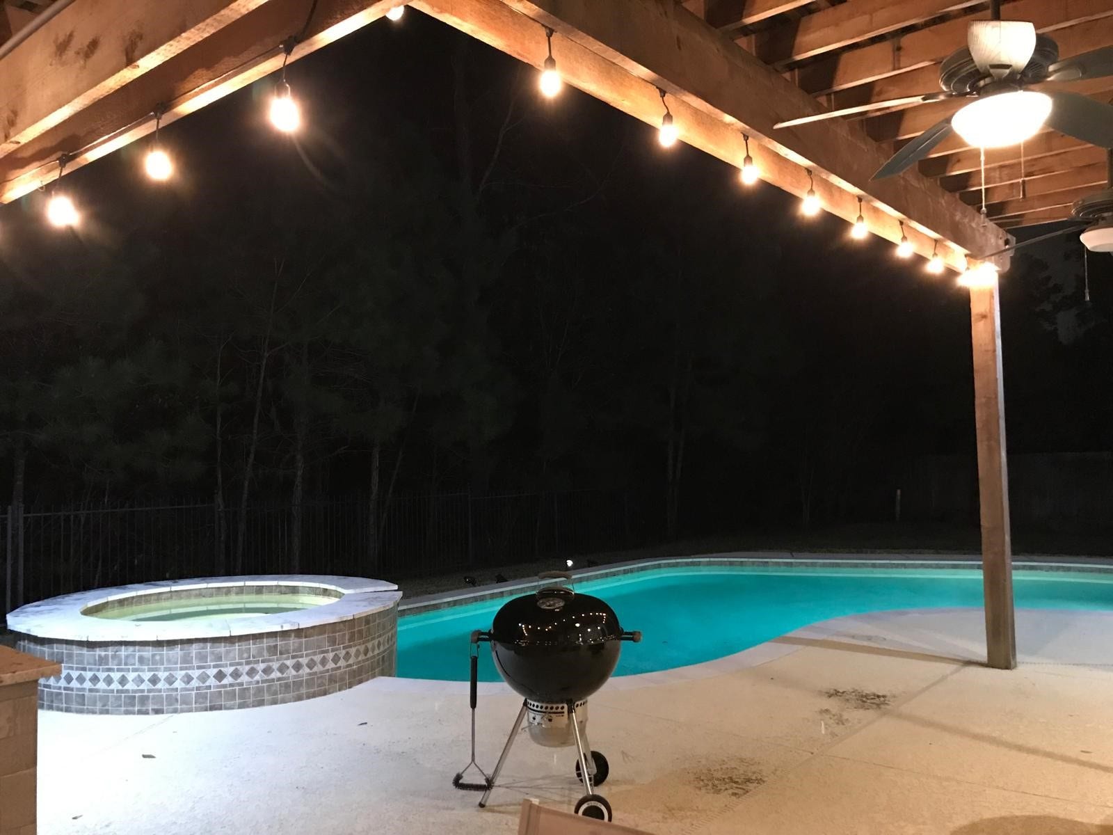 11 Dahlia Trail Place, The Woodlands, TX 77382 Hot tub - Patio