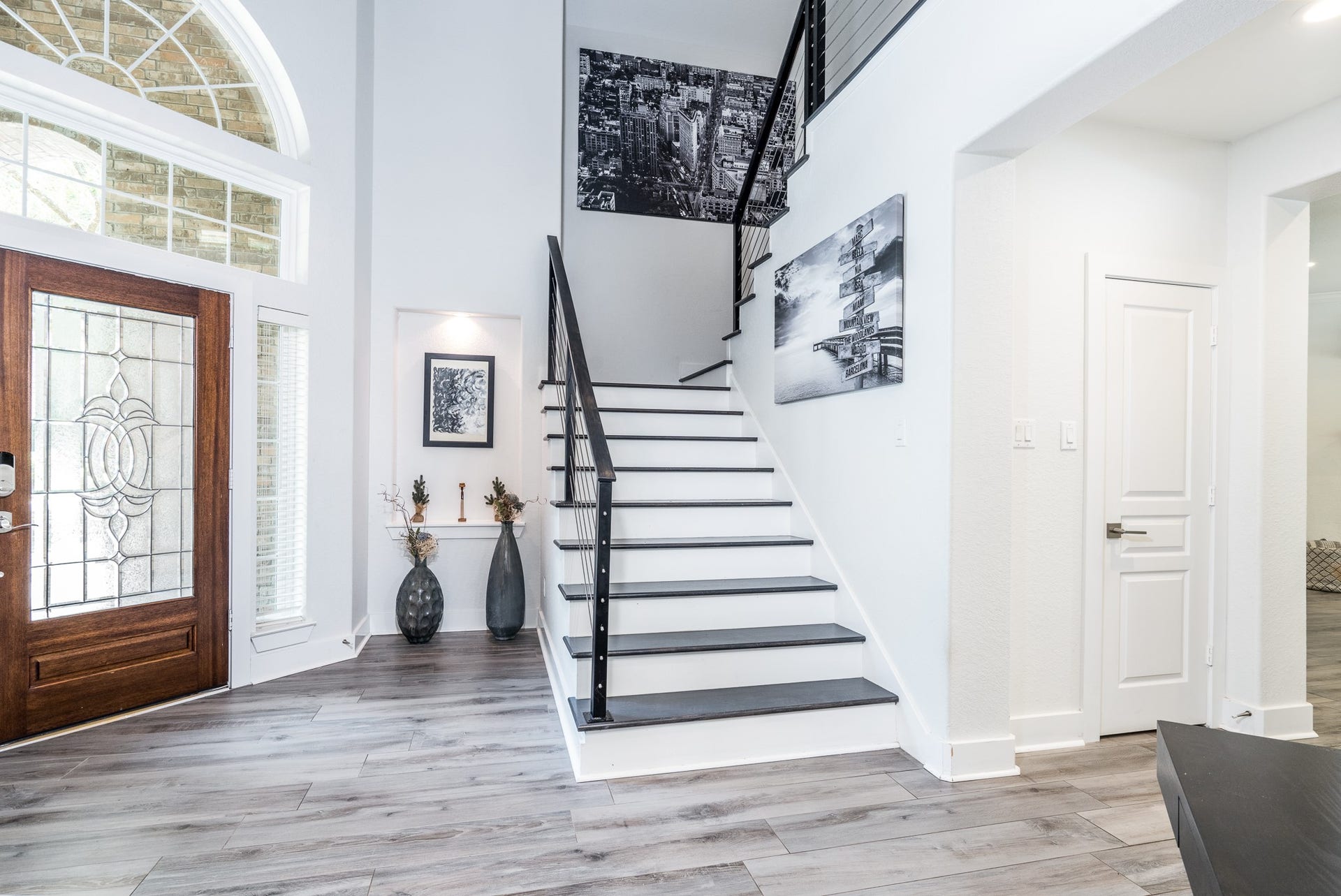 11 Dahlia Trail Place, The Woodlands, TX 77382 Foyer view