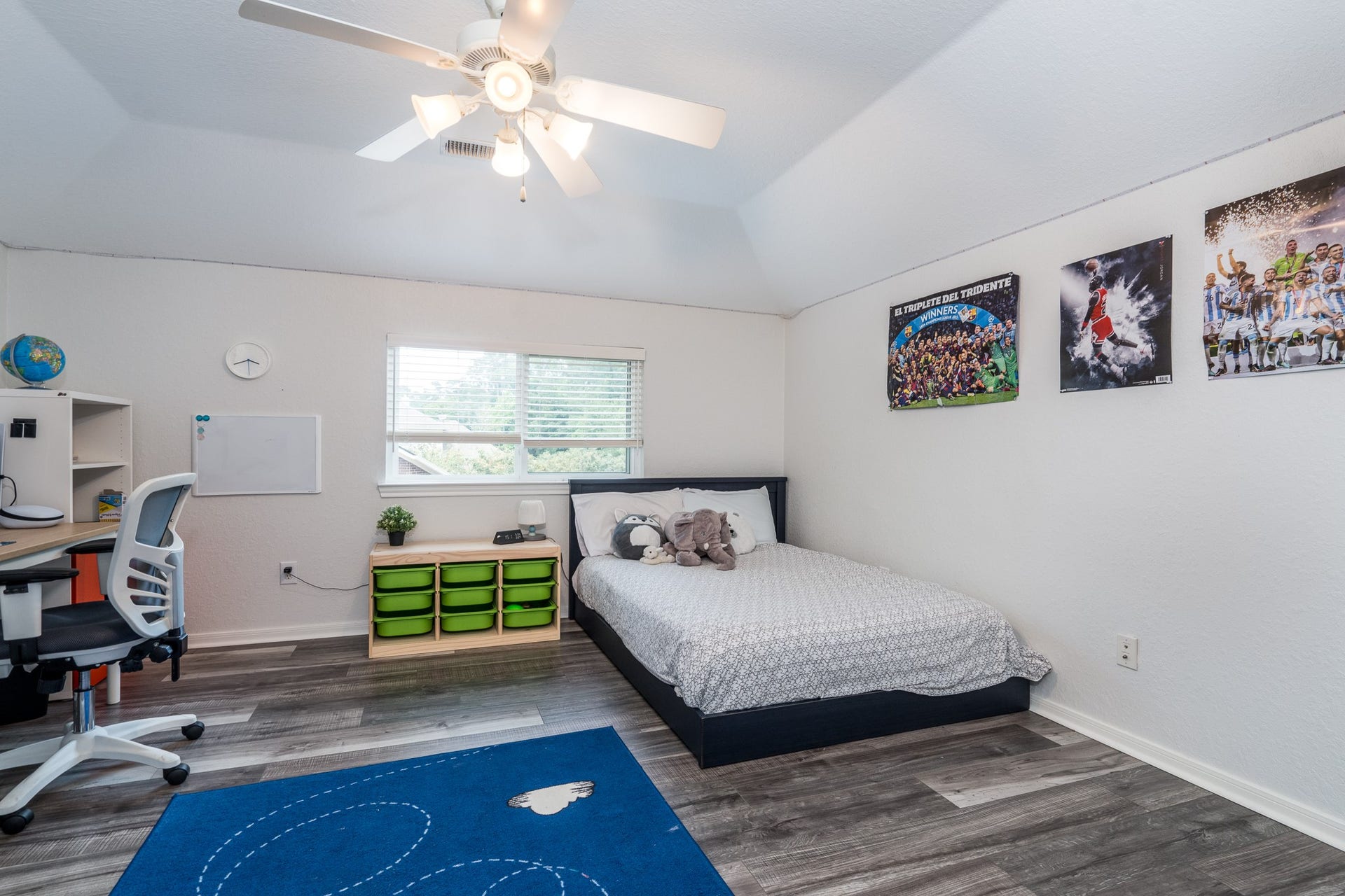 11 Dahlia Trail Place, The Woodlands, TX 77382 Bedroom 2 view