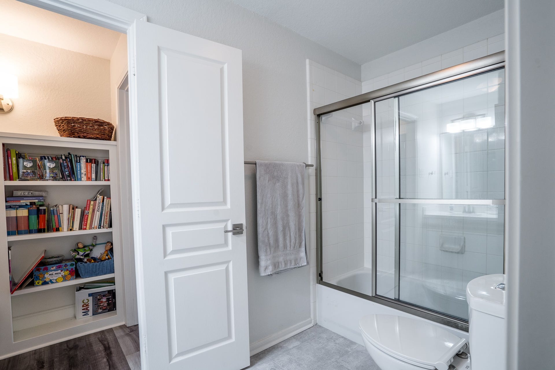11 Dahlia Trail Place, The Woodlands, TX 77382 Bathroom 1 Shower