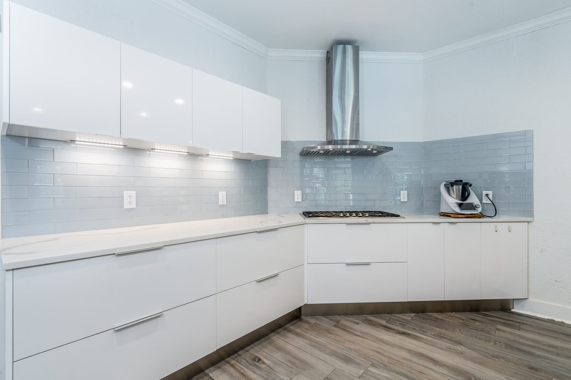 11 Dahlia Trail Place, The Woodlands, TX 77382 Kitchen View