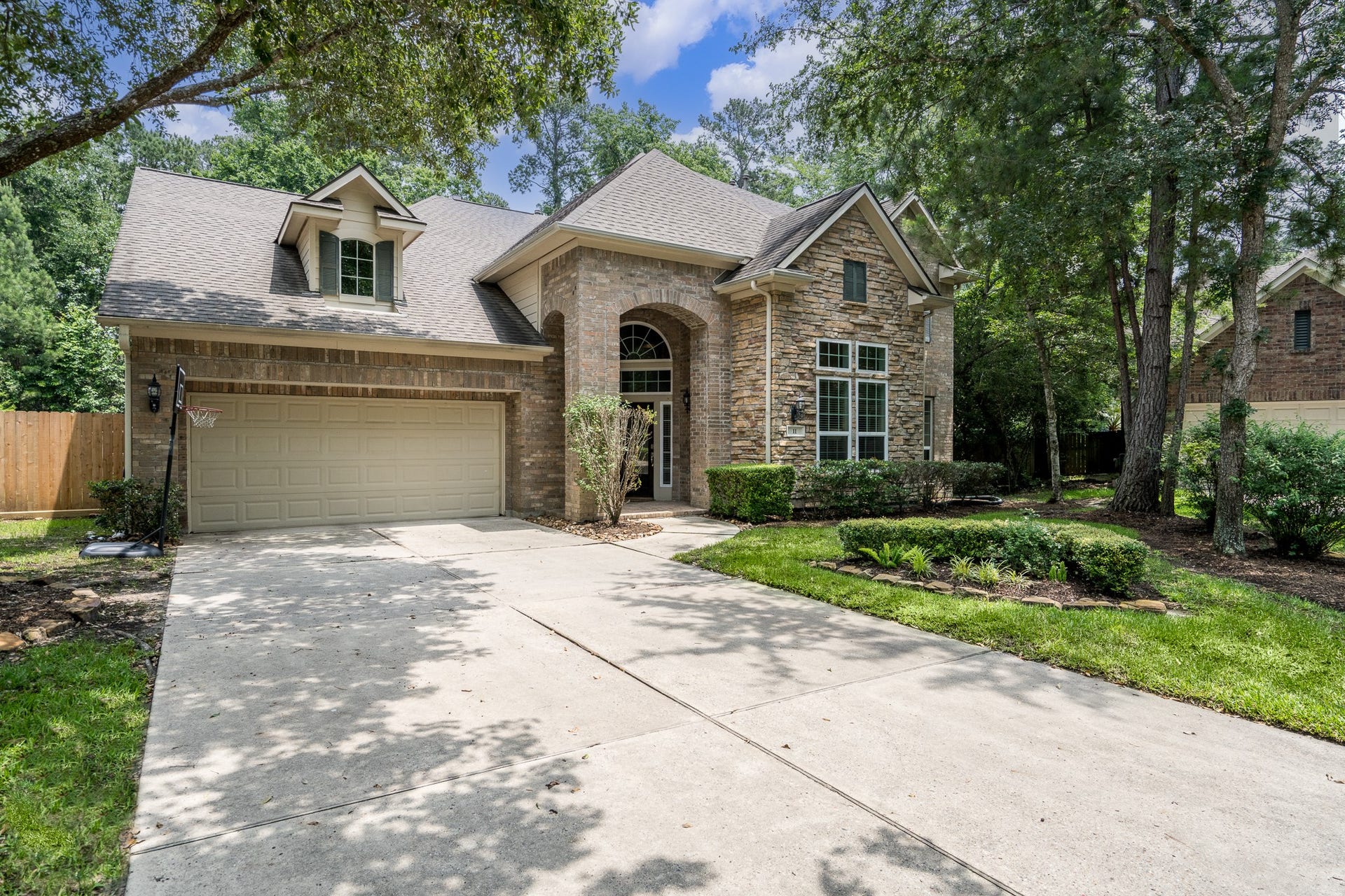 11 Dahlia Trail Place, The Woodlands, TX 77382 Front