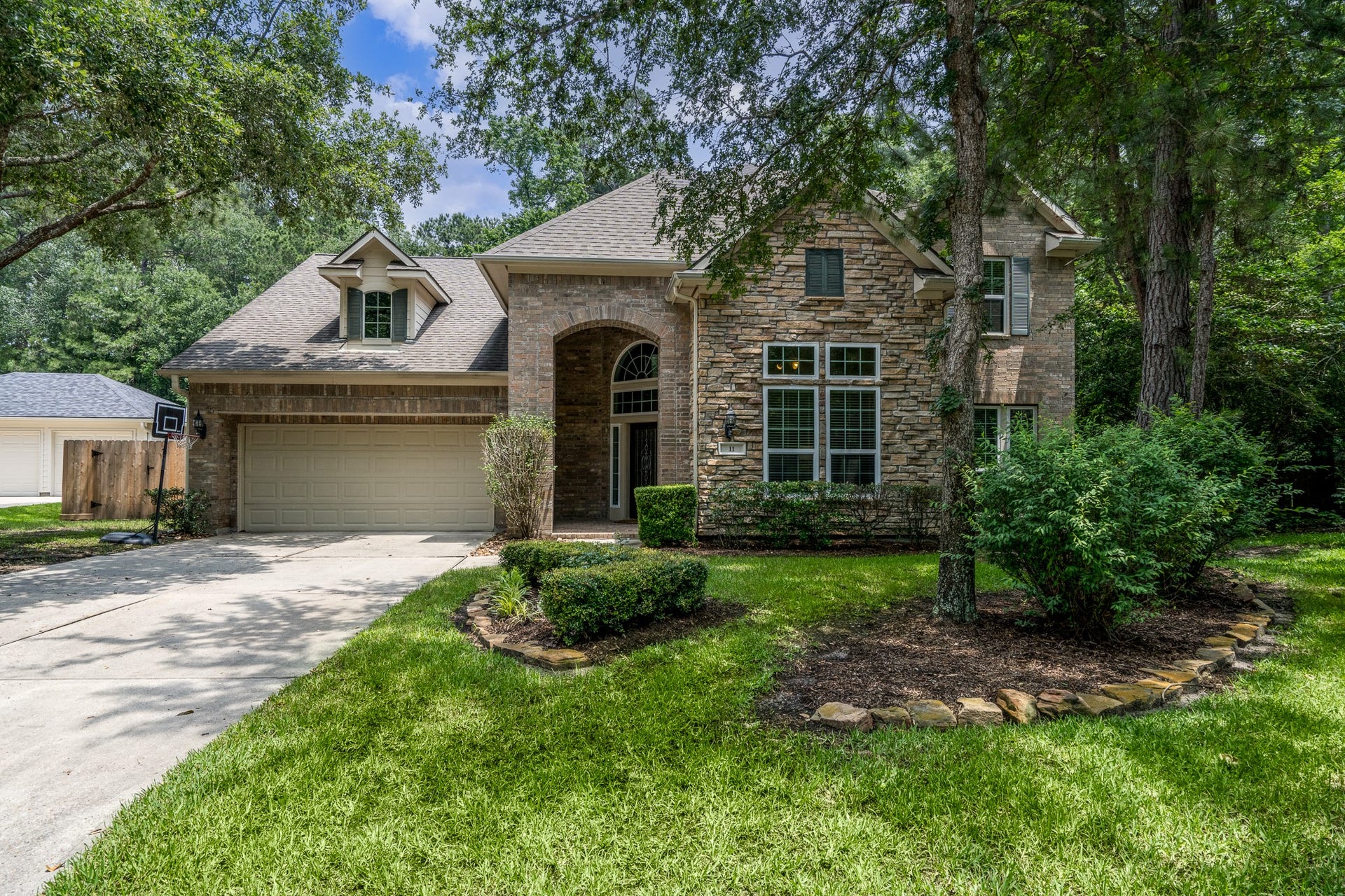 11 Dahlia Trail Place, The Woodlands, TX 77382 Front