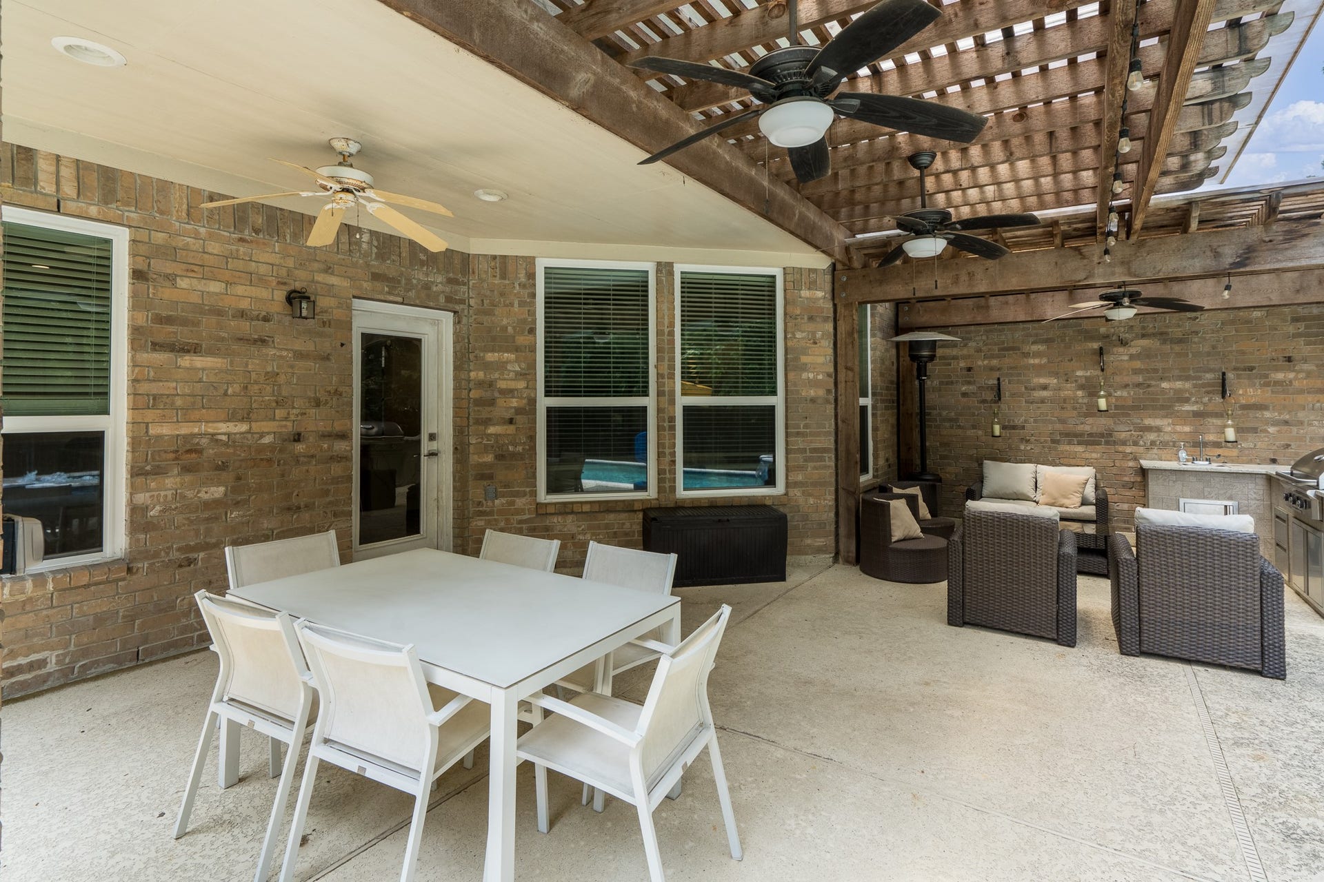11 Dahlia Trail Place, The Woodlands, TX 77382 Cover Patio Area