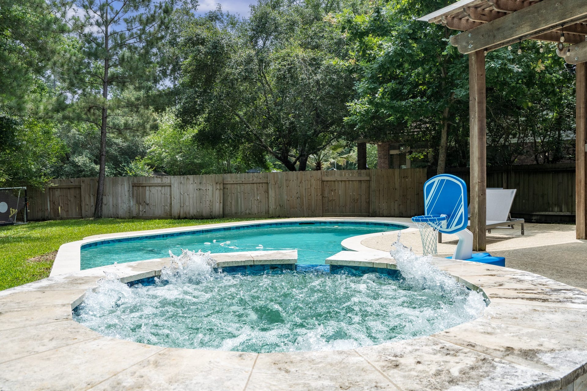 11 Dahlia Trail Place, The Woodlands, TX 77382 Hot tub
