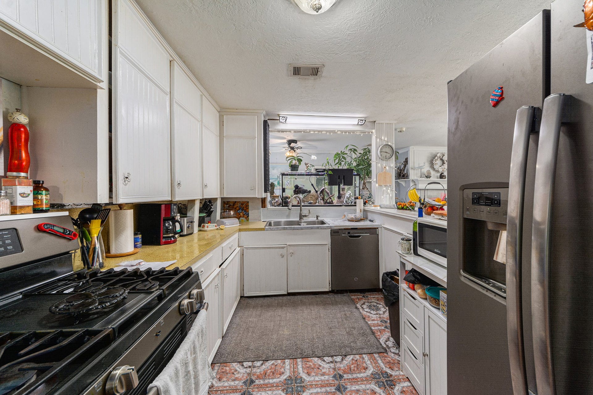 6503 Sharon Lane, Hitchcock, TX 77563 6503 Sharon Lane, Hitchcock, TX 77563