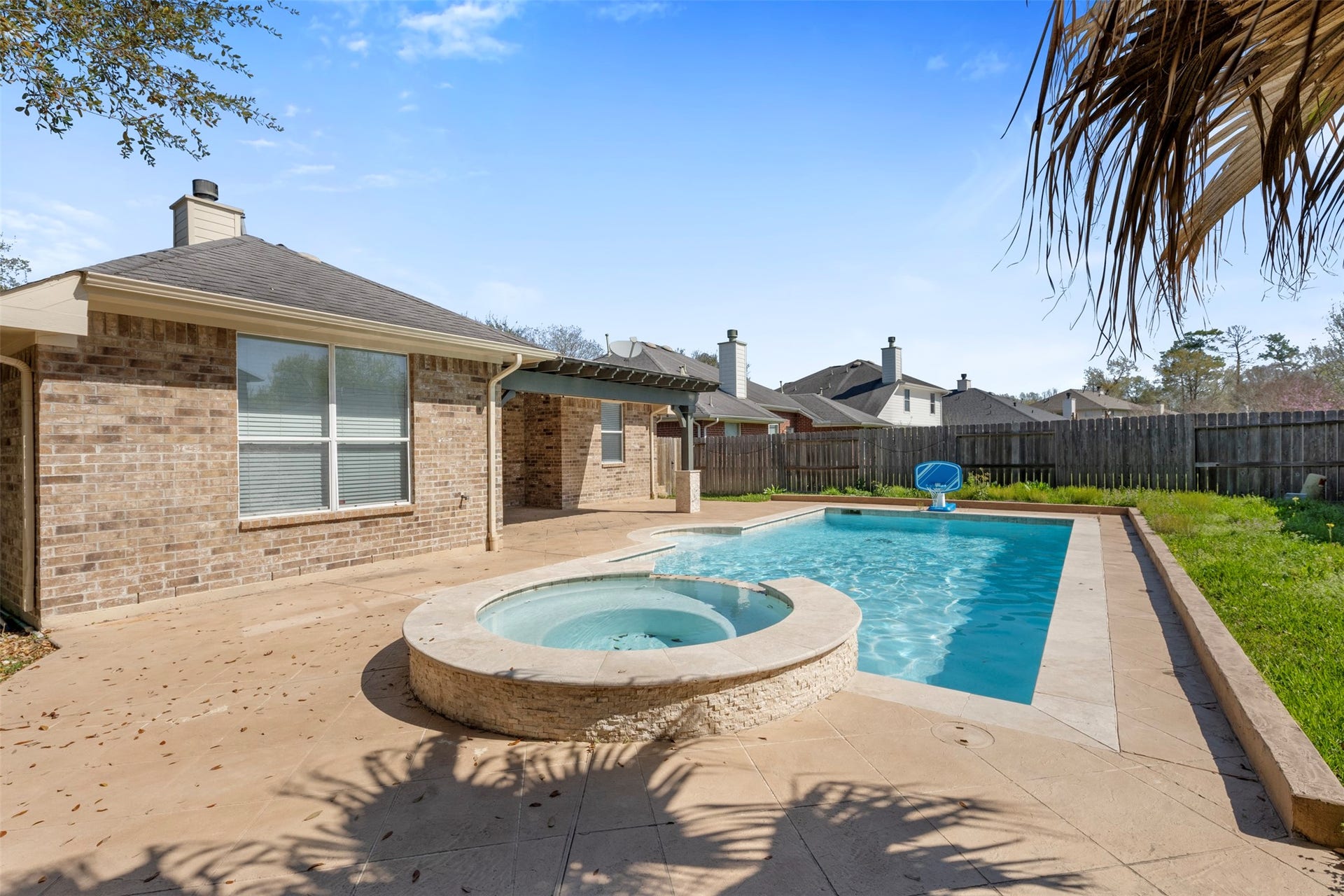 12902 Cascadia Knoll Court, Humble, TX 77346 Beautiful sparkling swimming pool and spa!