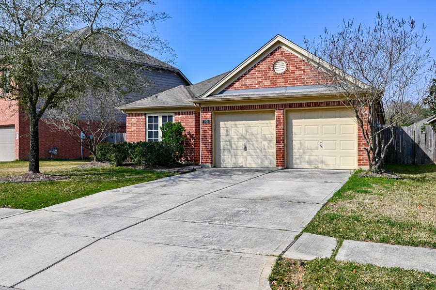 Property photo for 2106 Castle Gardens Lane, Katy, TX