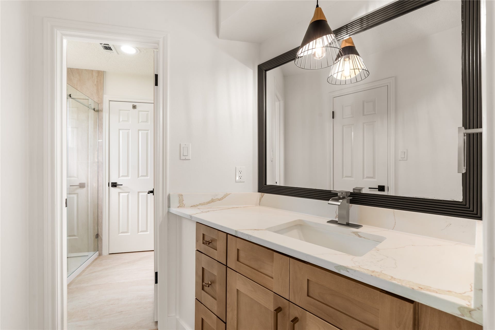 618 Rock Cove, Houston, TX 77079 Bathroom