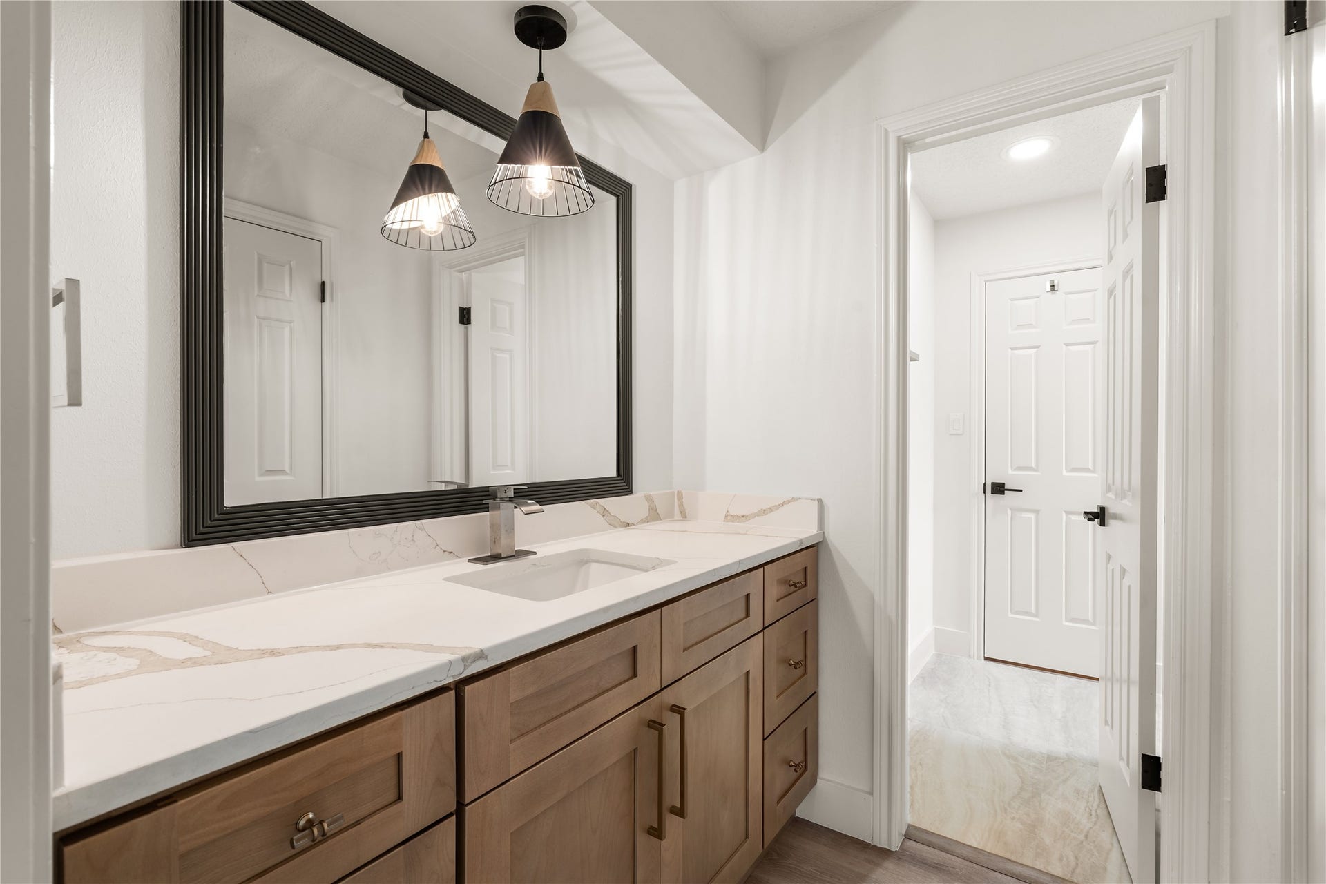 618 Rock Cove, Houston, TX 77079 Bathroom