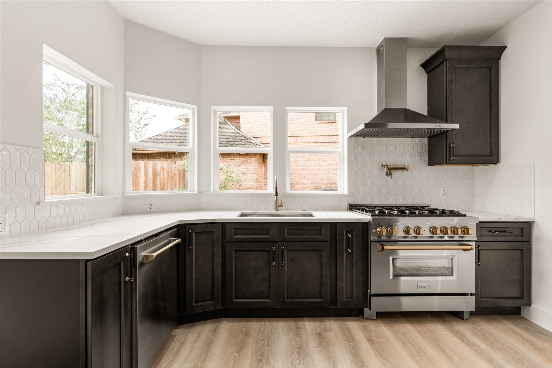 618 Rock Cove, Houston, TX 77079 Kitchen with brand luxury appliances