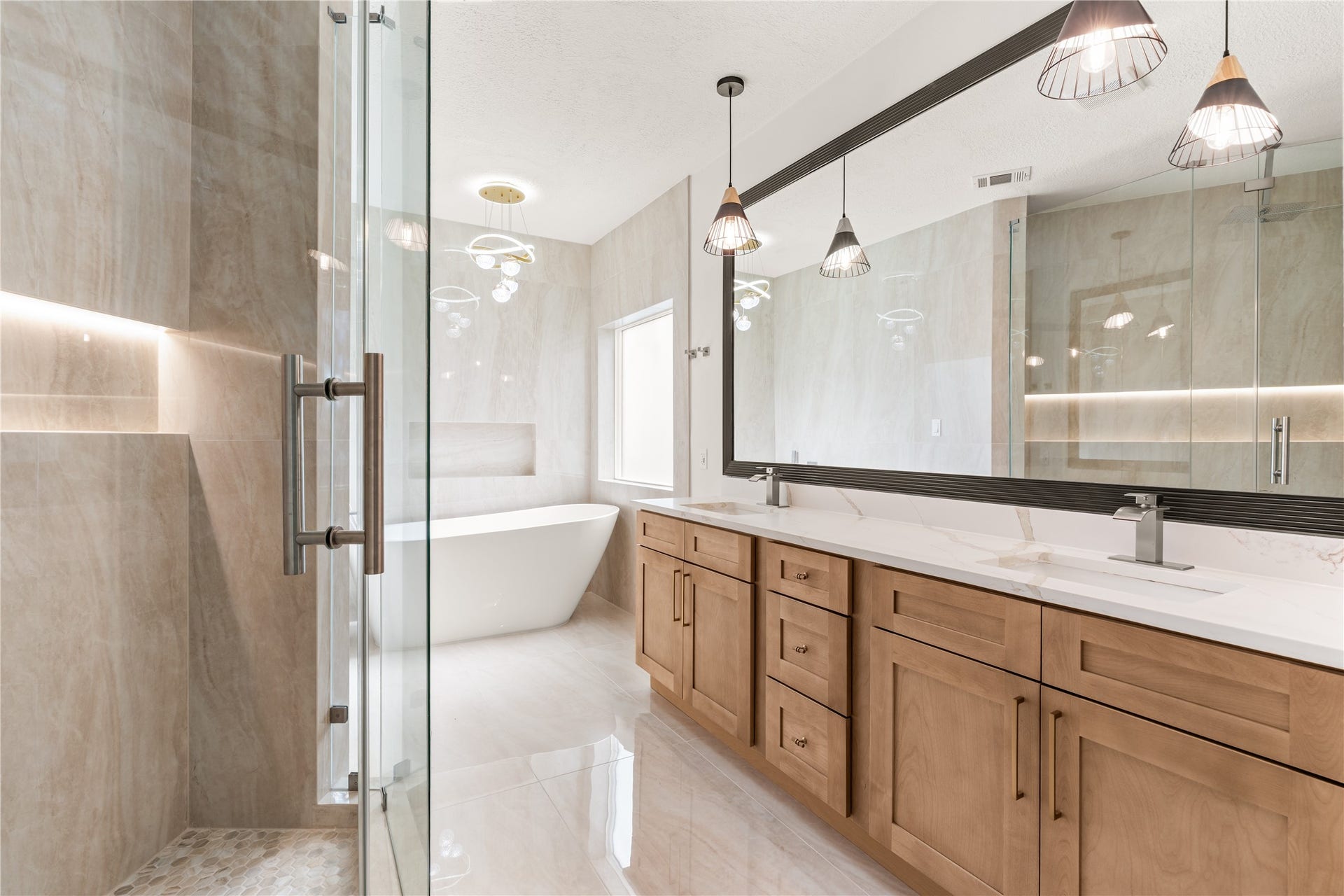 618 Rock Cove, Houston, TX 77079 Primary Bathroom