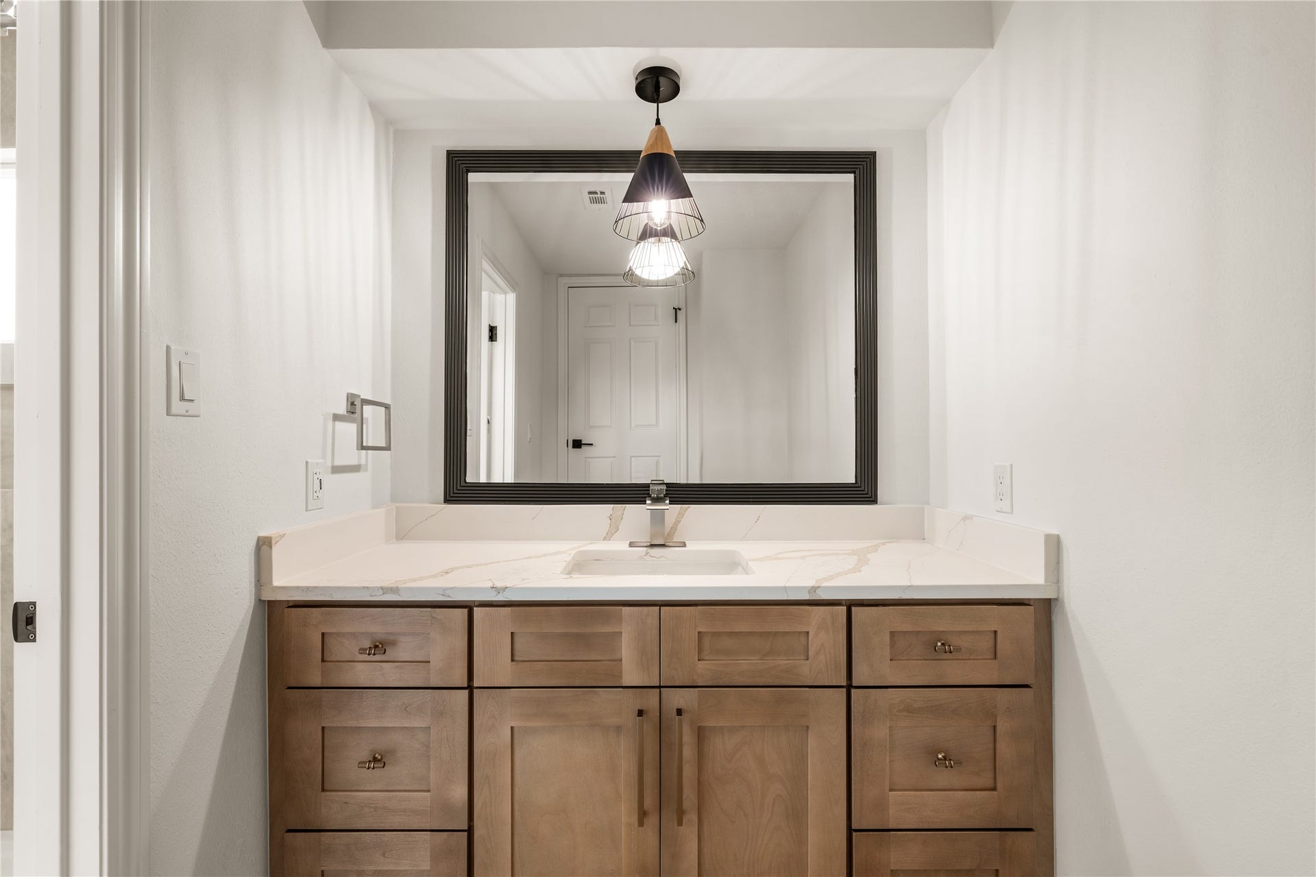 618 Rock Cove, Houston, TX 77079 Bathroom