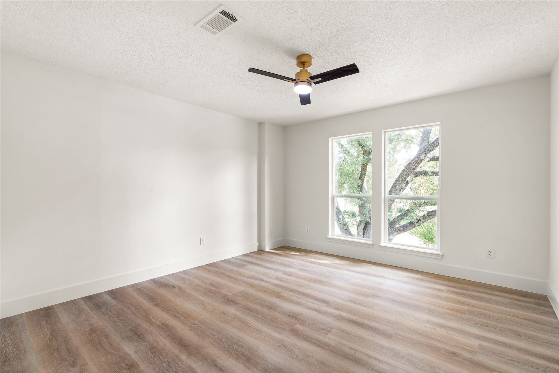 618 Rock Cove, Houston, TX 77079 Bedroom