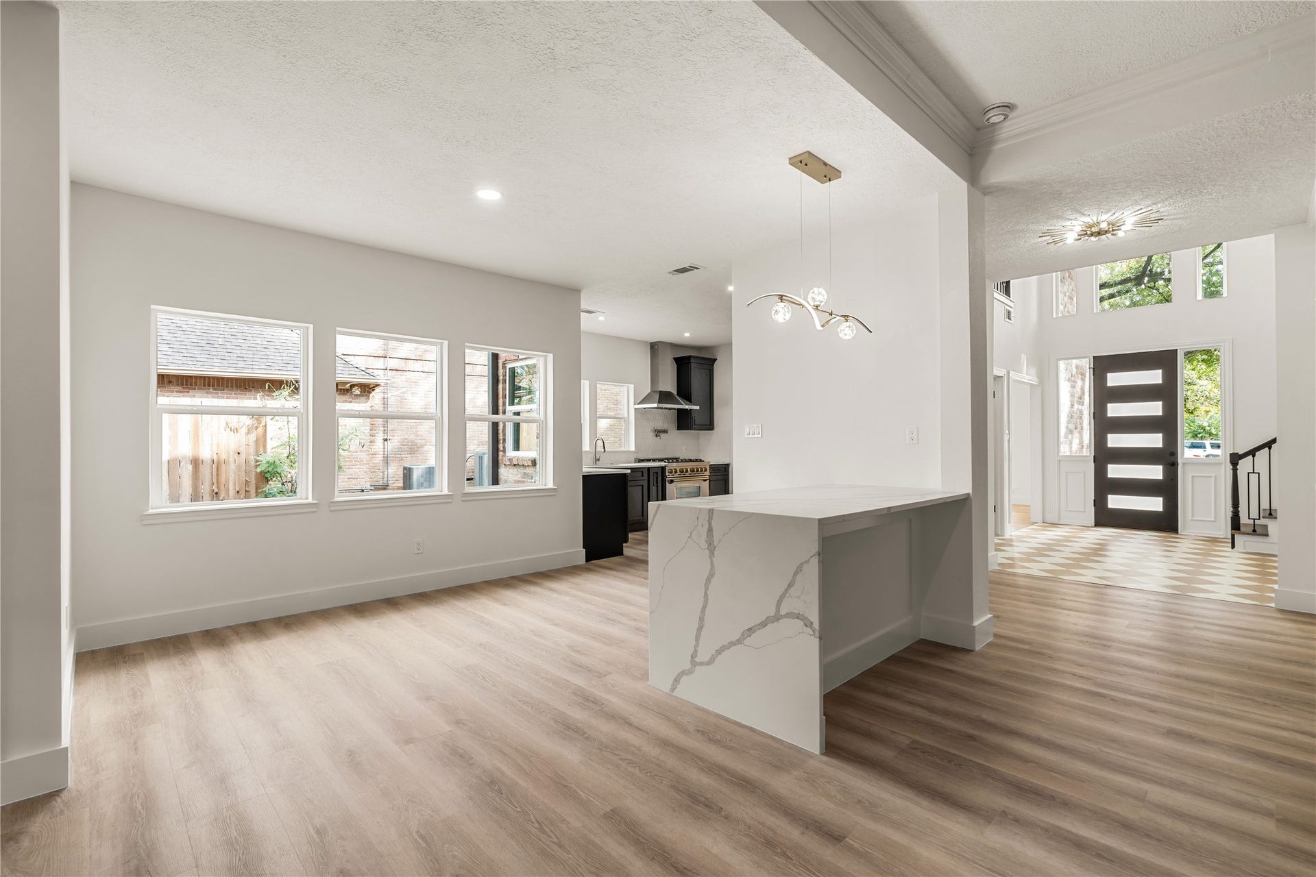 618 Rock Cove, Houston, TX 77079 Great space for entertainment and hosting
