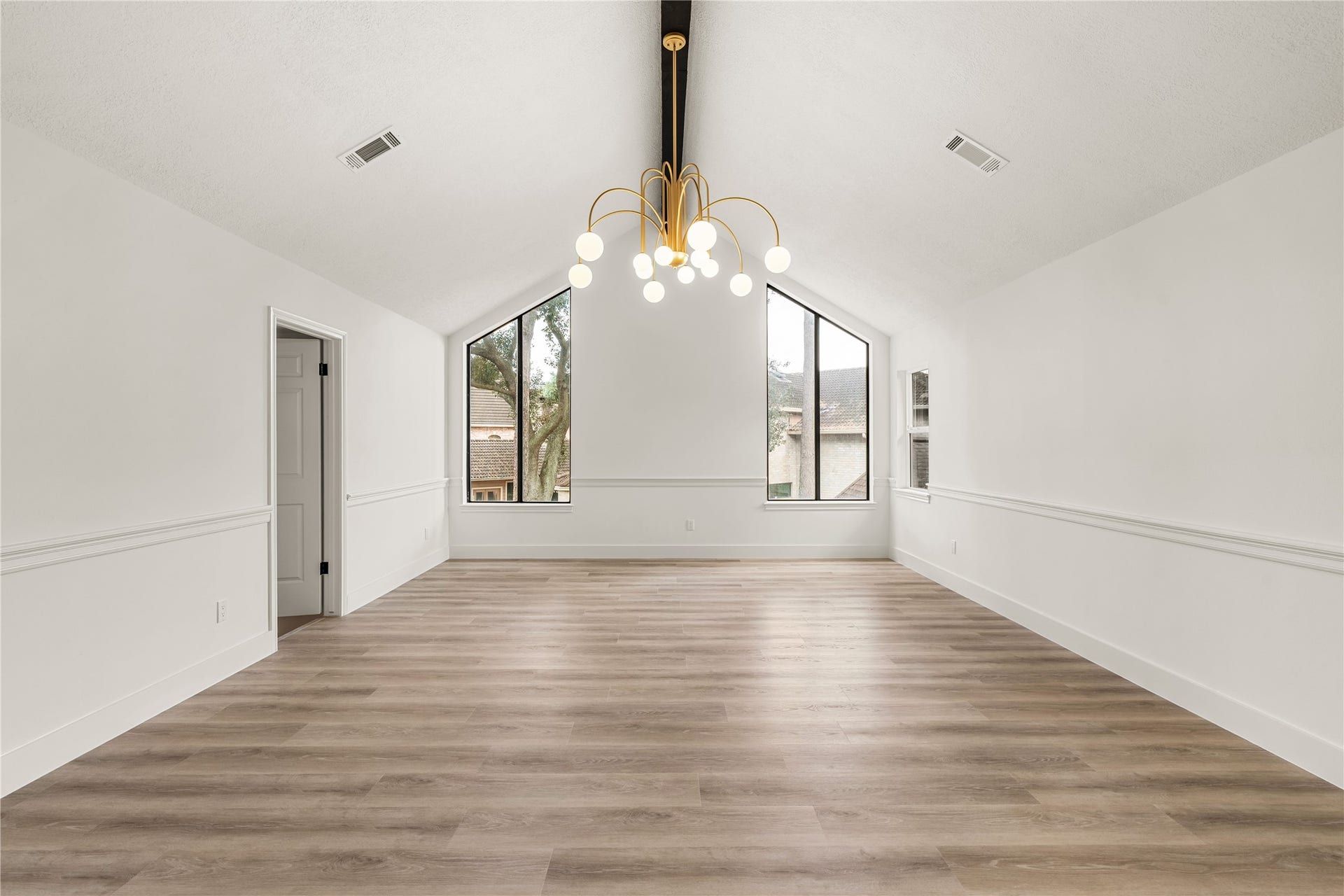 618 Rock Cove, Houston, TX 77079 Upstairs Landing/Gaming/Entertainment Area