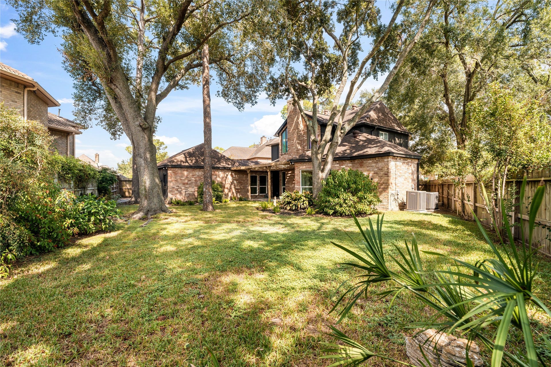 618 Rock Cove, Houston, TX 77079 Spacious Backyard(enough to add a pool)