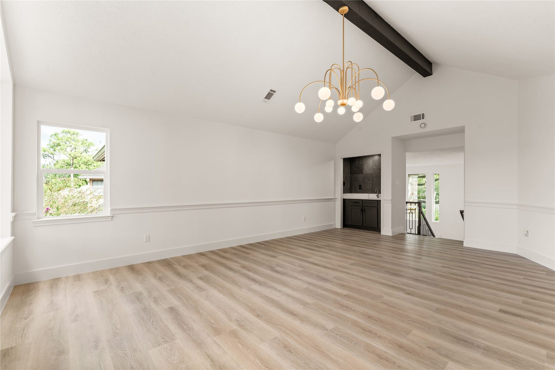 618 Rock Cove, Houston, TX 77079 Upstairs Landing/Gaming/Entertainment Area