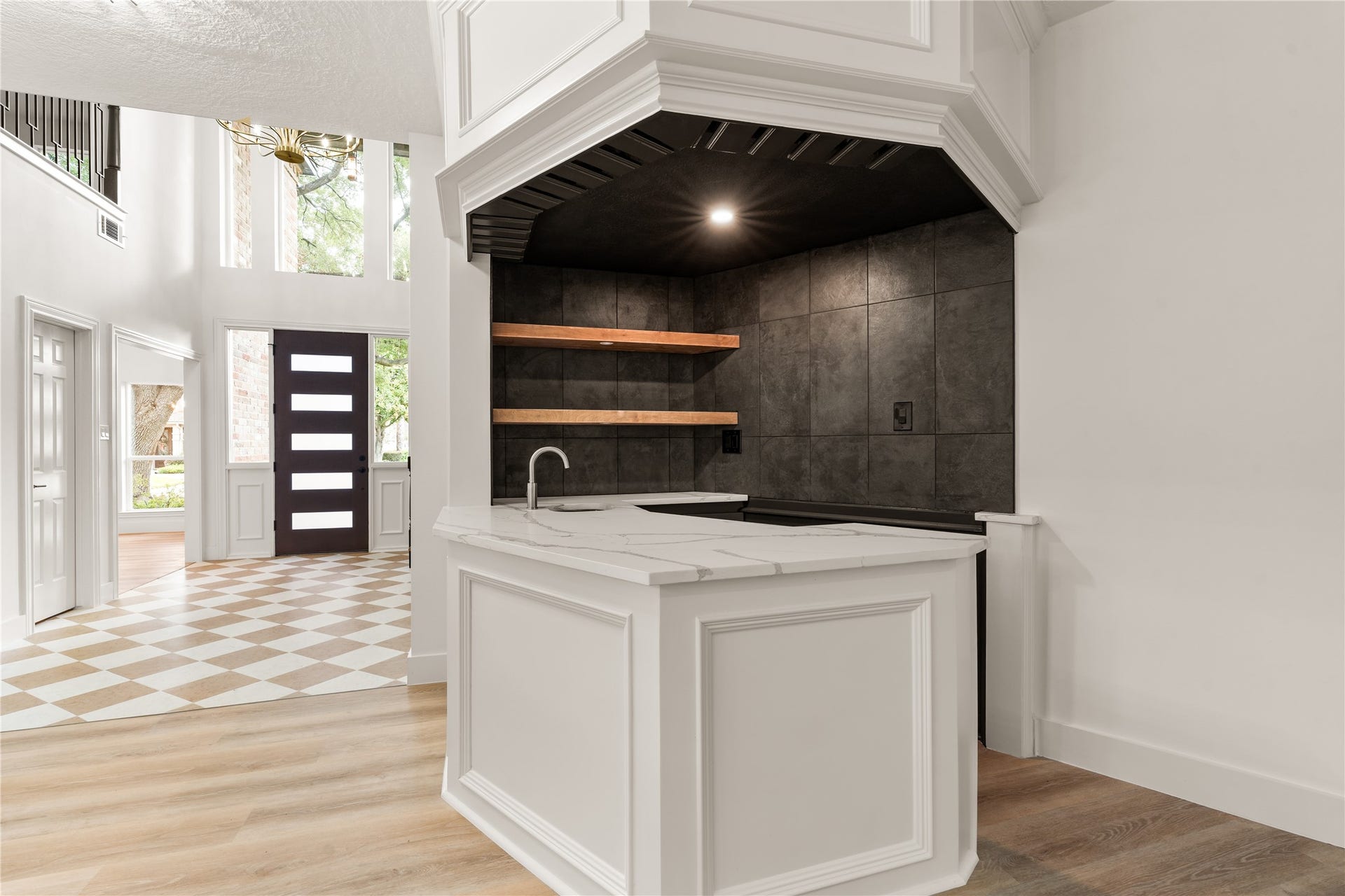 618 Rock Cove, Houston, TX 77079 Wet Bar w/ sink and mini fridge