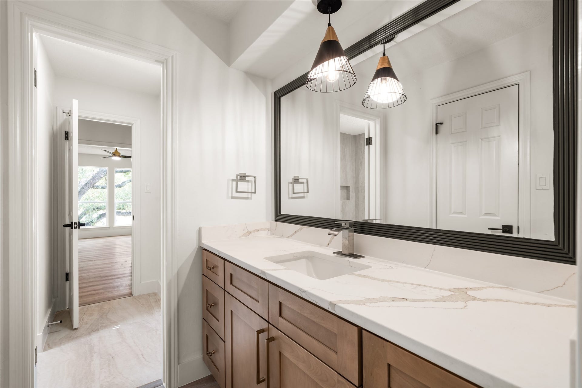 618 Rock Cove, Houston, TX 77079 Bathroom