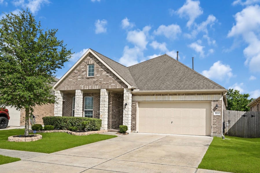 Property photo for 1830 Alyssa Way, Alvin, TX
