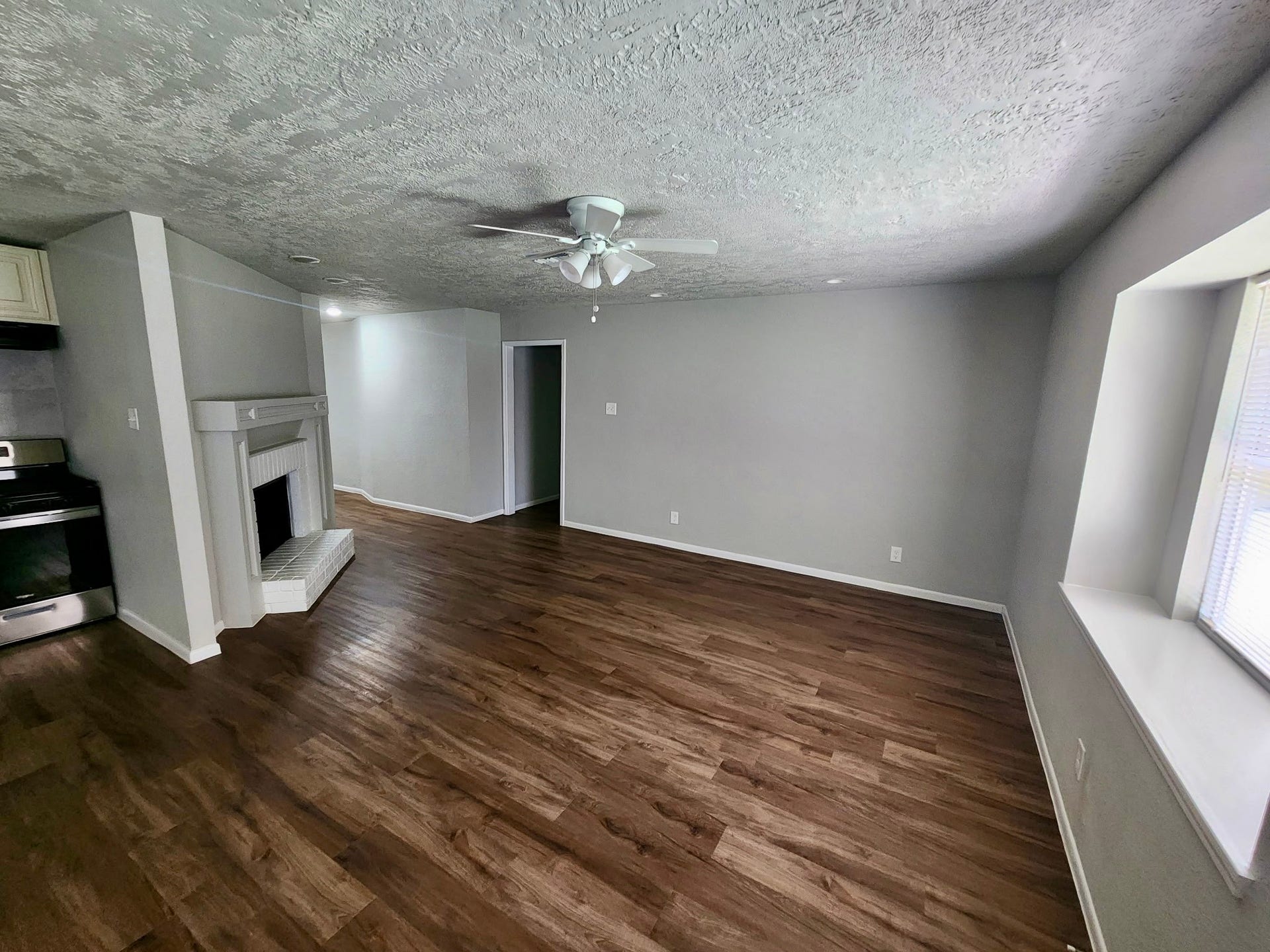 3860 Jasmine Drive, Alvin, TX 77511 Living Room