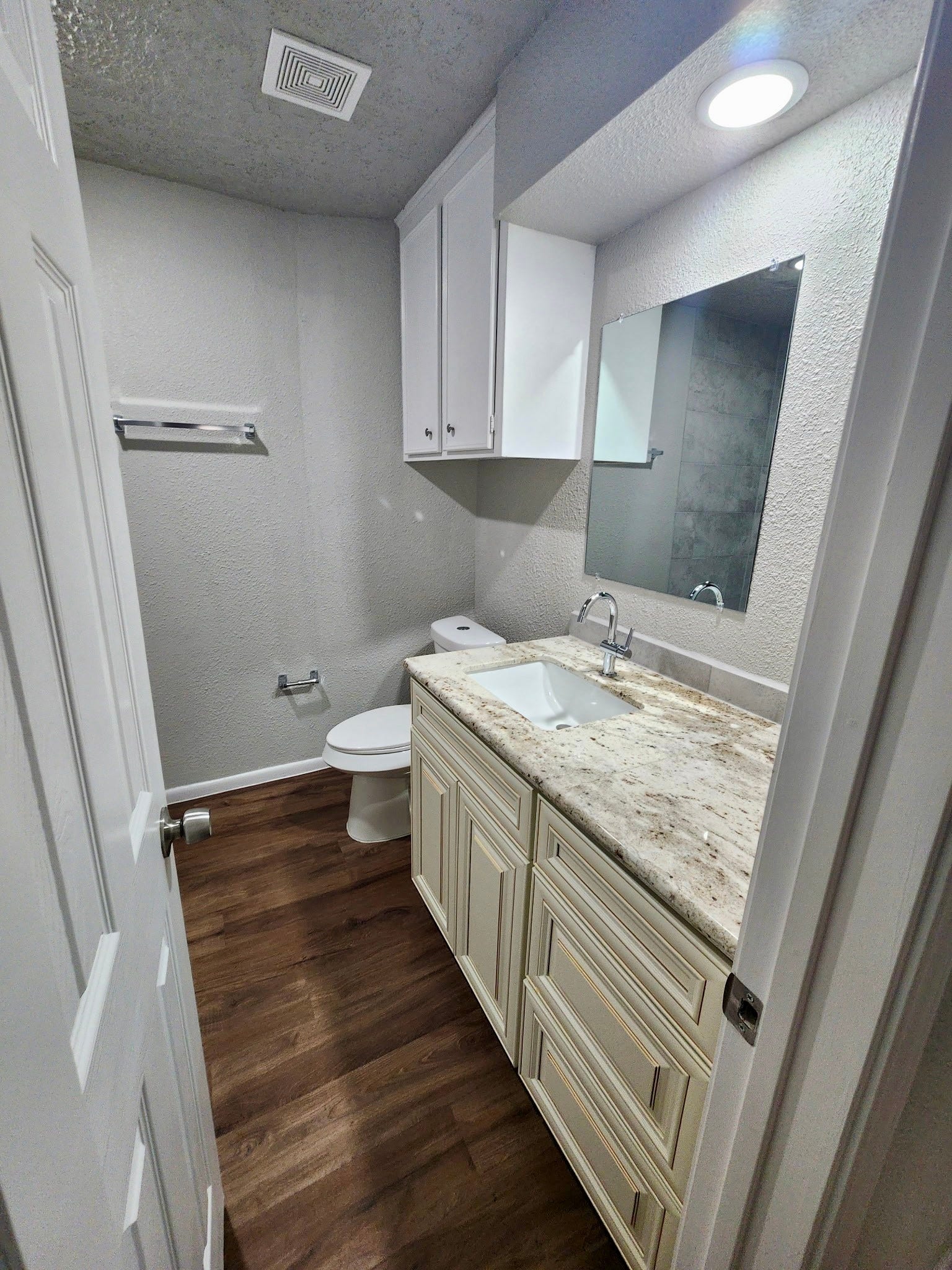 3860 Jasmine Drive, Alvin, TX 77511 2nd Bathroom