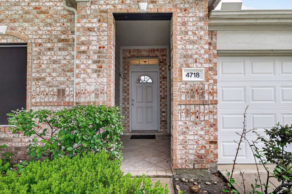 4718 Glencastle Court, Houston, TX 77345