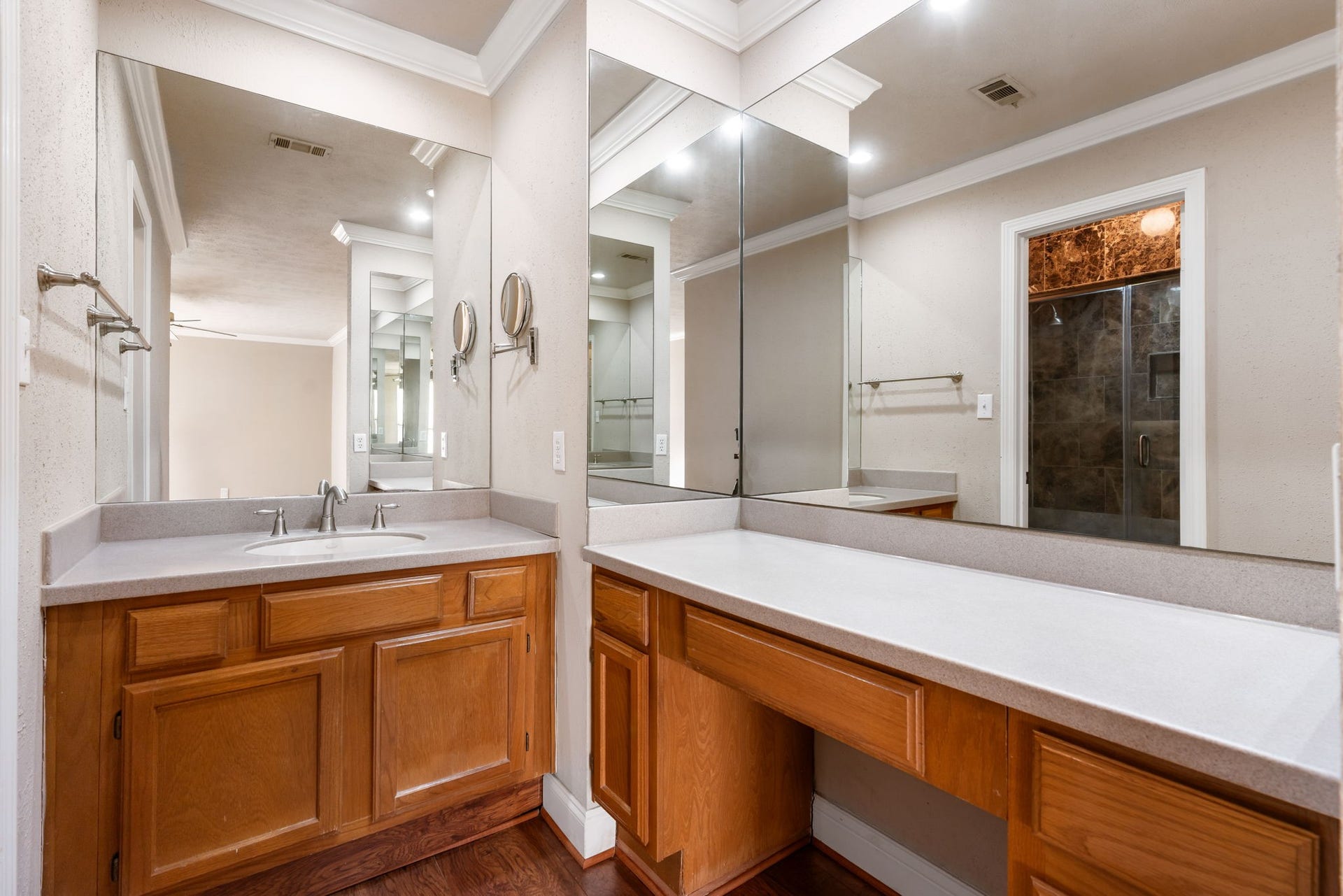 204 Lakeview Terrace, #G, Conroe, TX 77356 Primary bathroom with plenty of countertop space and vanity