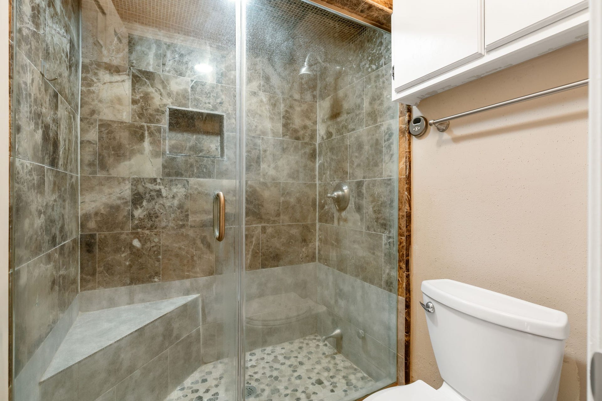 204 Lakeview Terrace, #G, Conroe, TX 77356 Steam shower
