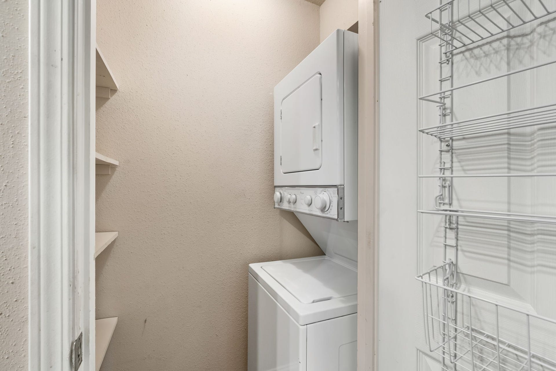 204 Lakeview Terrace, #G, Conroe, TX 77356 Washer/Dryer combo