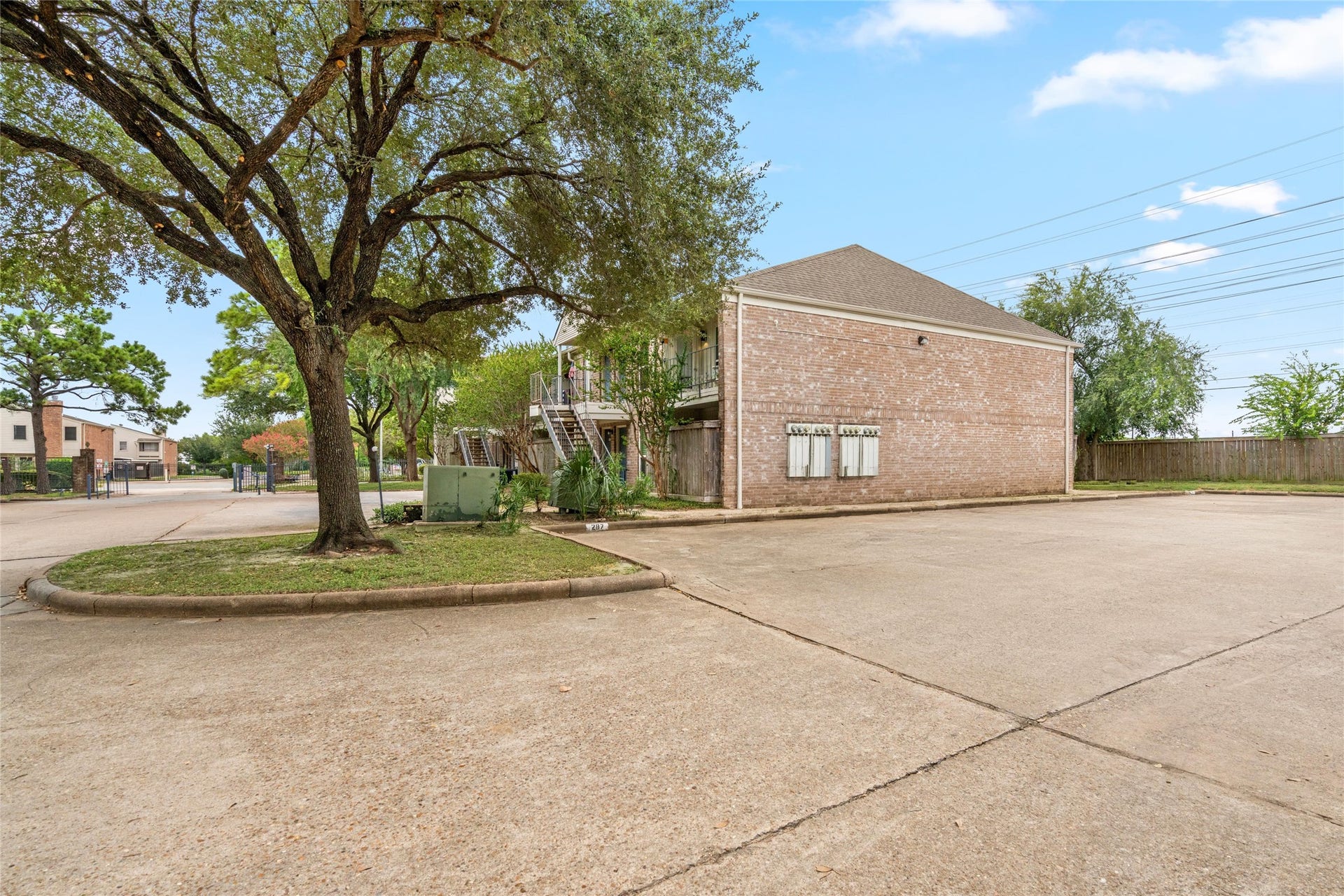 3900 Woodchase Drive, #162, Houston, TX 77042 Located in Meadowridge Condo, community offers an established residential setting with a community pool and convenient access to Westpark Drive and Beltway 8.