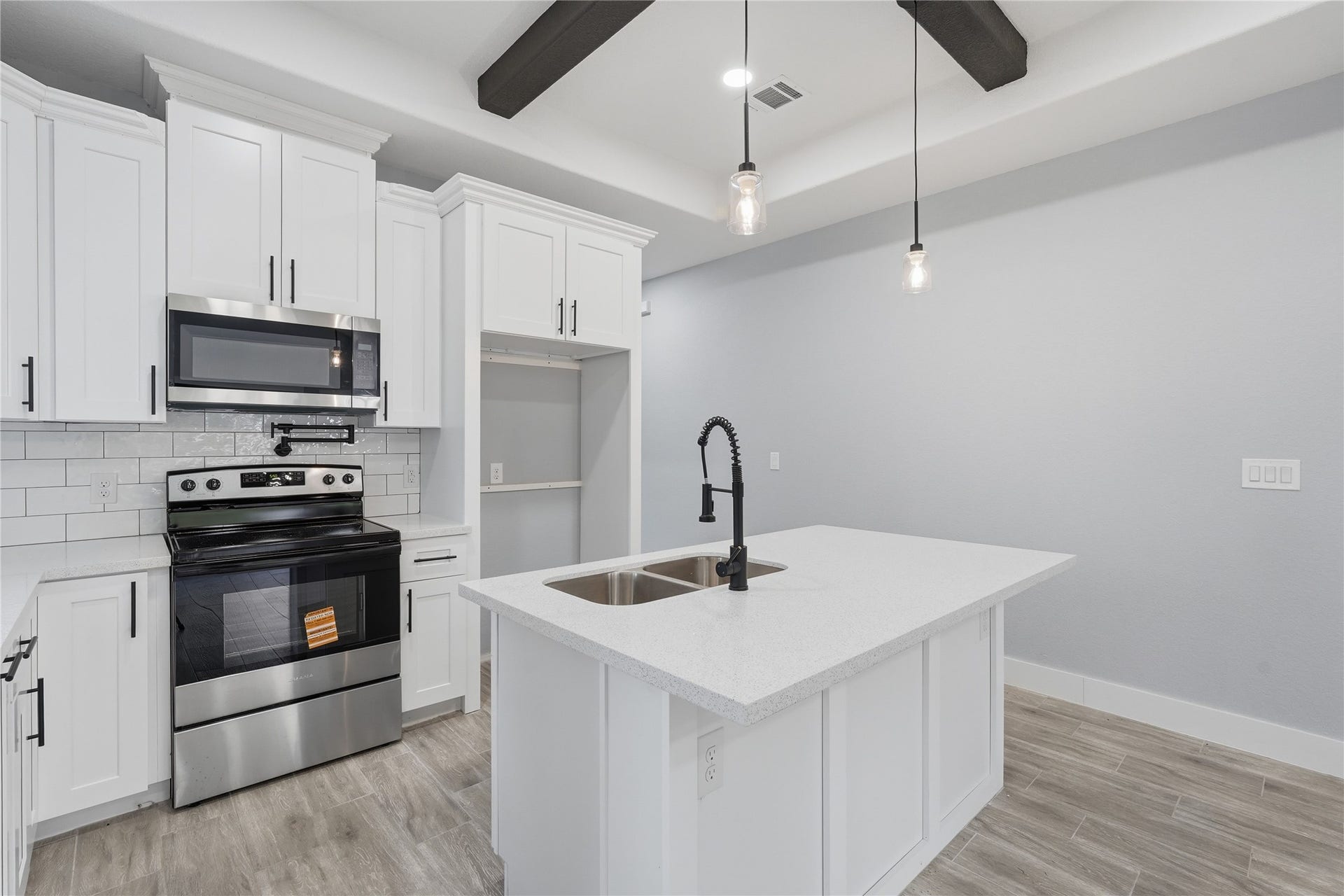 18434 Fannin Road, Willis, TX 77378 18434 Fannin Road, Willis, TX 77378