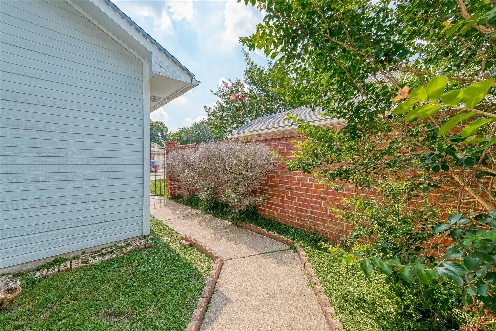 9310 Corner Oaks Ln, Houston, TX 77036