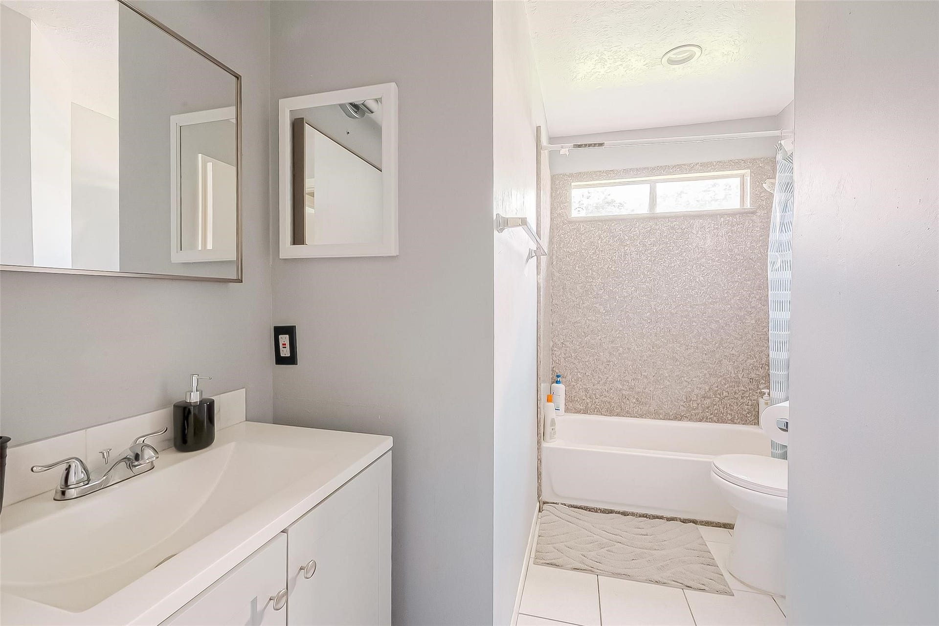 9310 Corner Oaks Ln, Houston, TX 77036