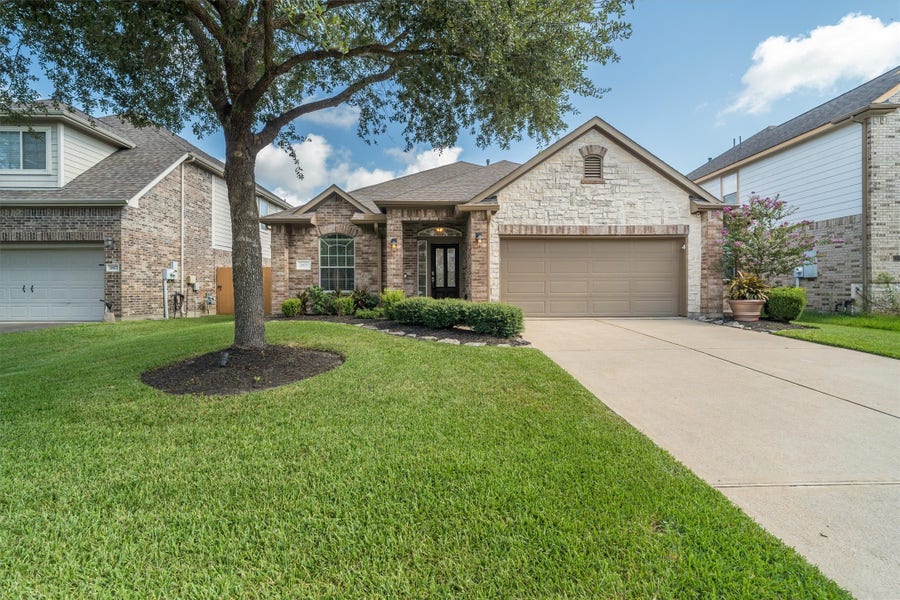 Property photo for 2875 Torano Circle, League City, TX