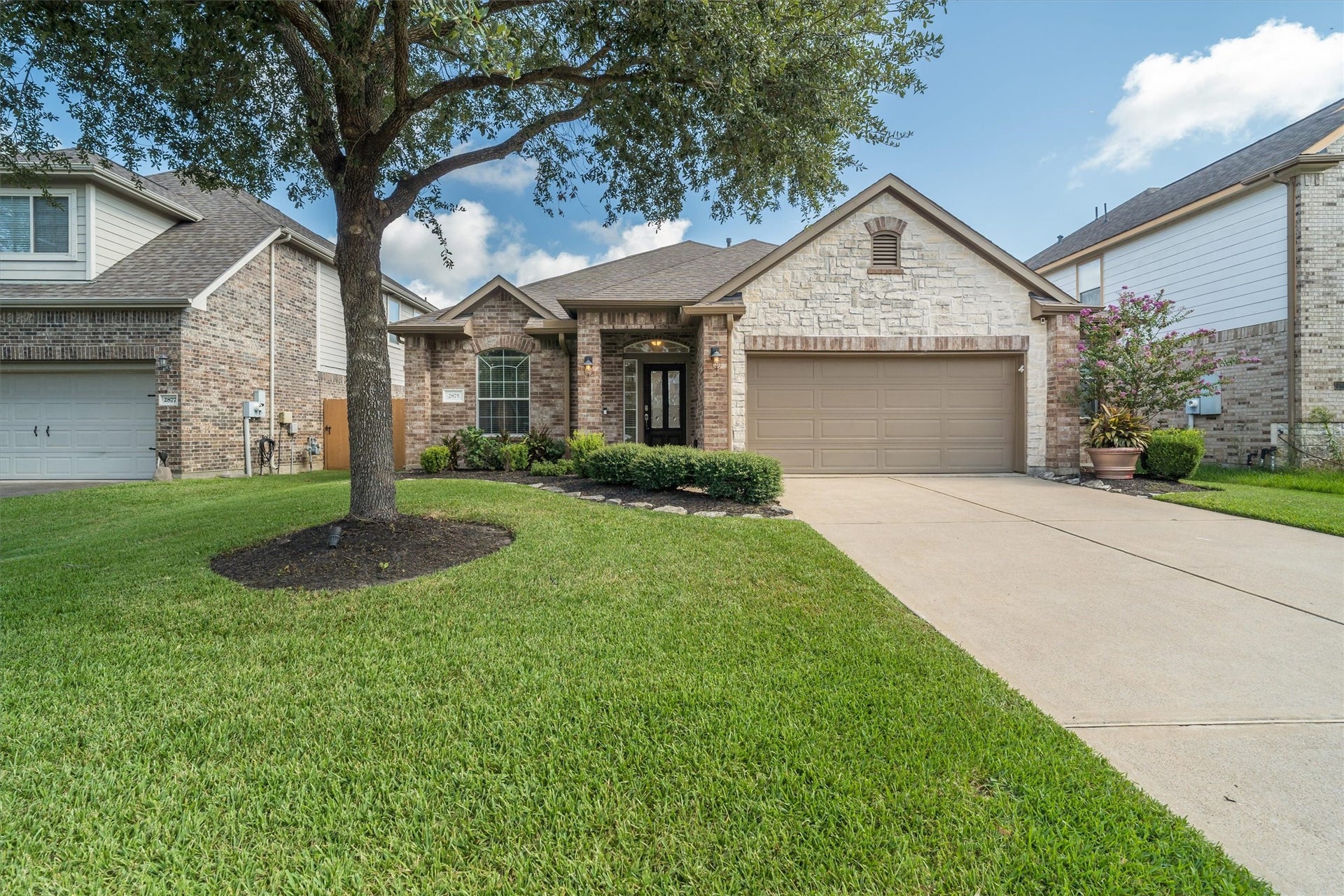2875 Torano Circle, League City, TX 77573 FOR LEASE: 3/2/2 located in Tuscan Lakes on a quiet cul de sac with no rear neighbors!