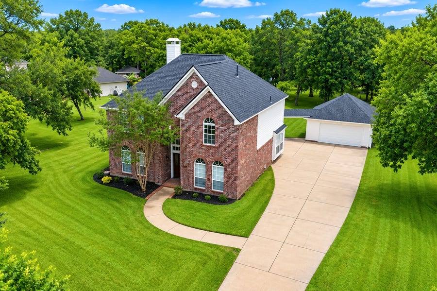 Property photo for 7110 Rustling Oaks Drive, Richmond, TX