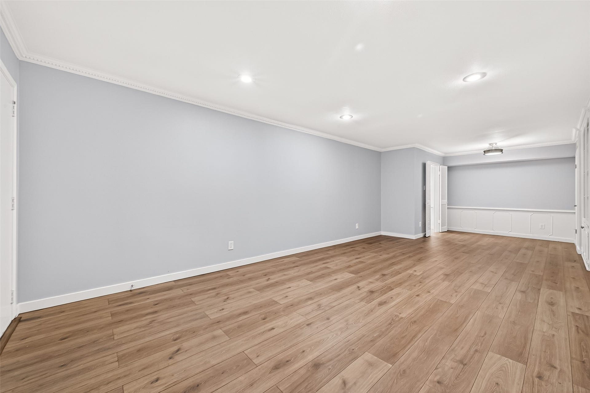 359 N Post Oak Lane, #127, Houston, TX 77024 Open Concept Layout Make This Home Perfect For Entertaining And Keeps Everyone Connected. Views Stretch From The Entrance To The Rear