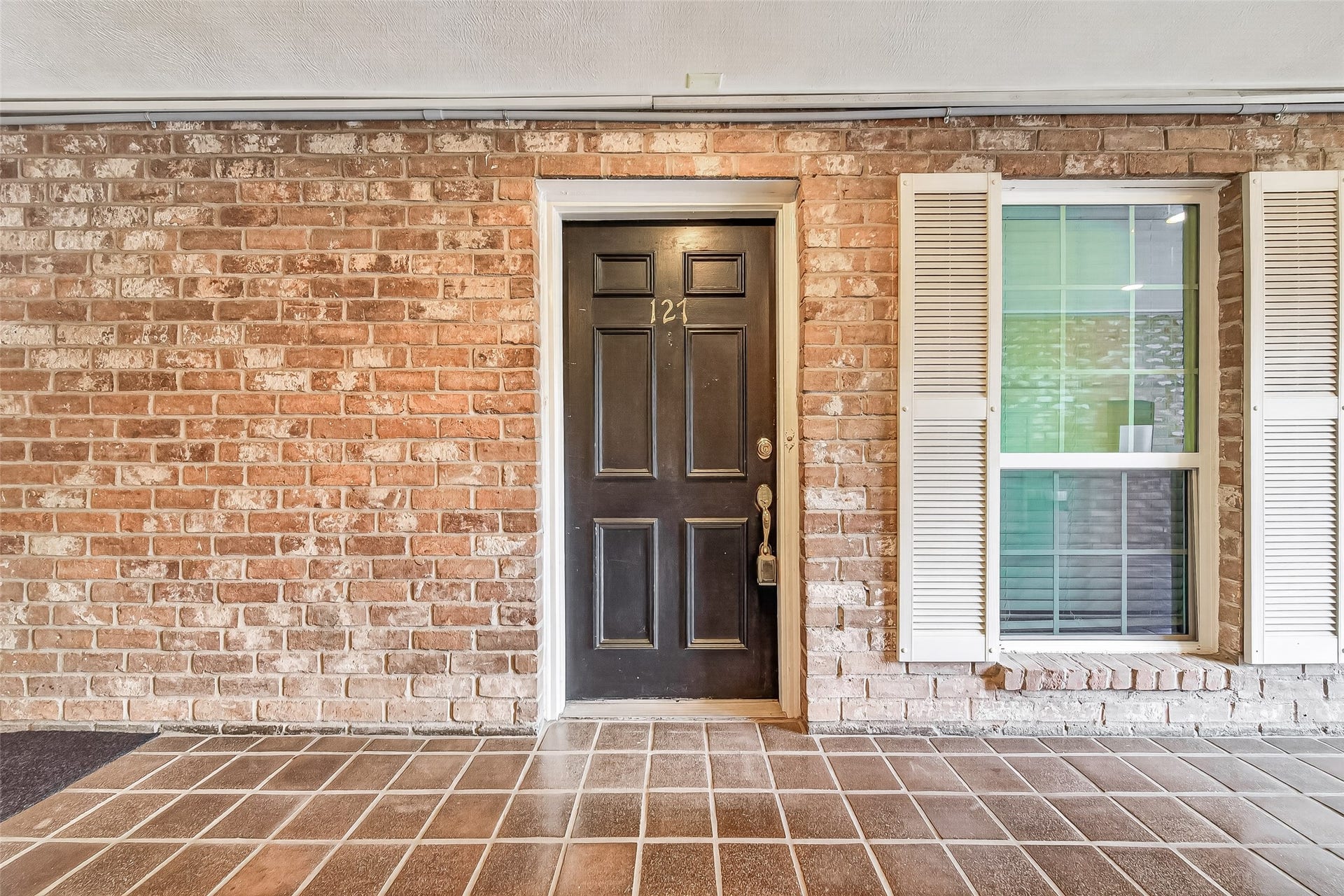 359 N Post Oak Lane, #127, Houston, TX 77024 Completely Covered Entry Walkway Is Perfect For Rainy Days To Keep You Dry