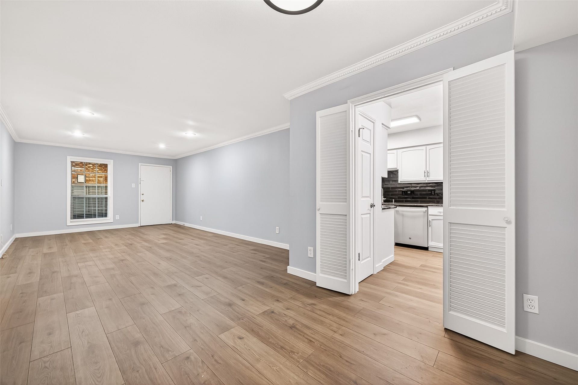 359 N Post Oak Lane, #127, Houston, TX 77024 Dining Area To Host All Those Family Get-Togethers.