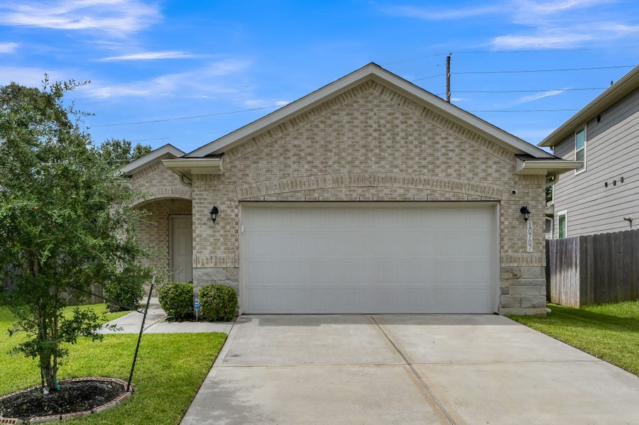 Property photo for 10707 Catclaw Court, Tomball, TX
