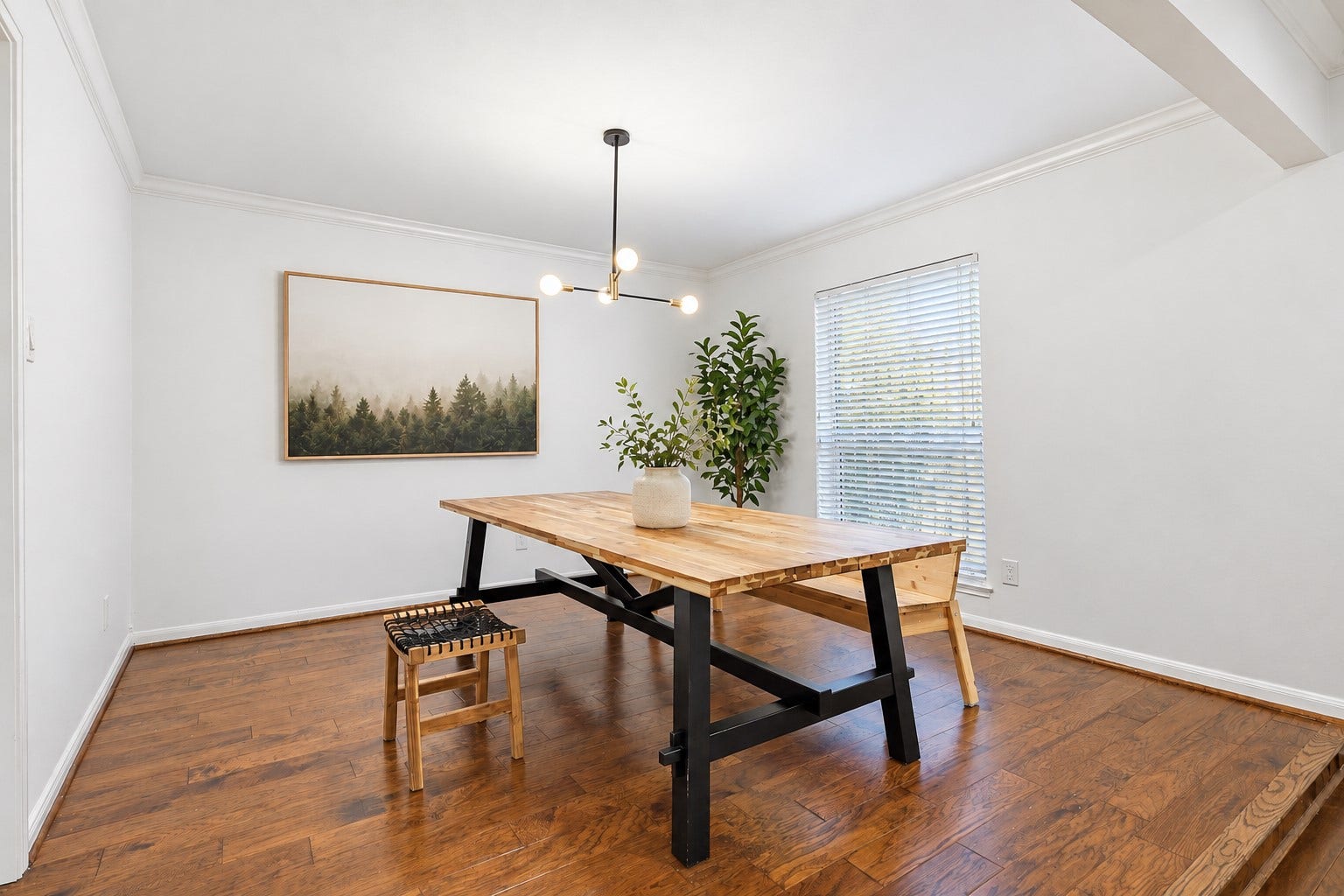 12574 Westerley Lane, Houston, TX 77077 Warm wood flooring and wide openings connect these inviting rooms, offering an easy flow for conversation, relaxation, and entertaining.