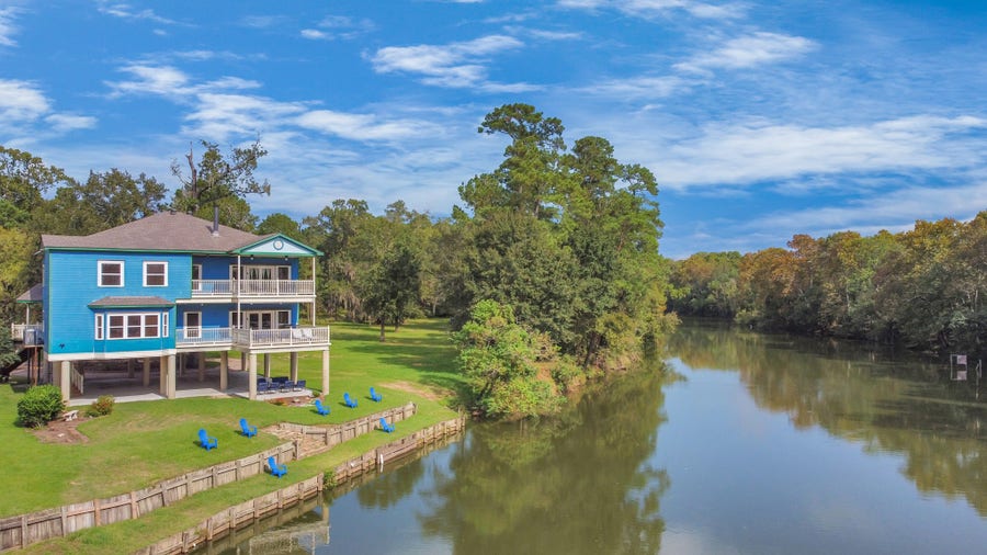 Property photo for 1730 Lakeshore Drive, Kingwood, TX