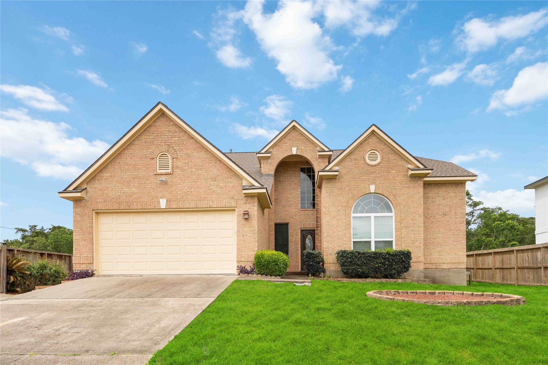 5498 Appleblossom Lane, Friendswood, TX 77546 This is a spacious two-story brick home with a well-maintained front yard. The house boasts a two-car garage, large arched windows, and a welcoming entrance. Perfect for families seeking curb appeal and a comfortable living space.