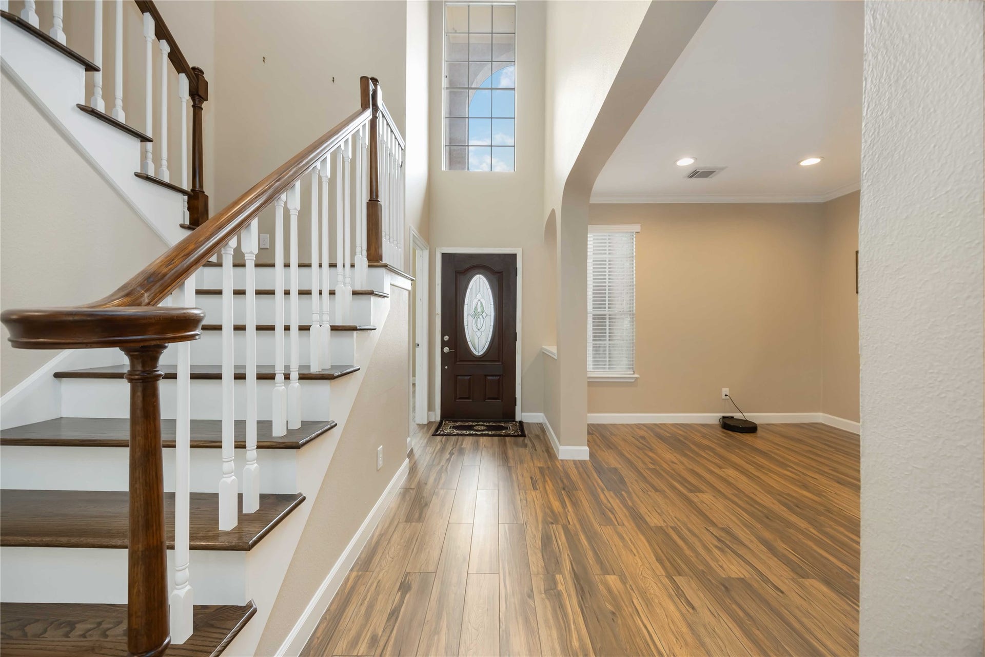 5498 Appleblossom Lane, Friendswood, TX 77546 The view of the entry from the living room. The study is to the left under the stairs and the formal dining is to the right.