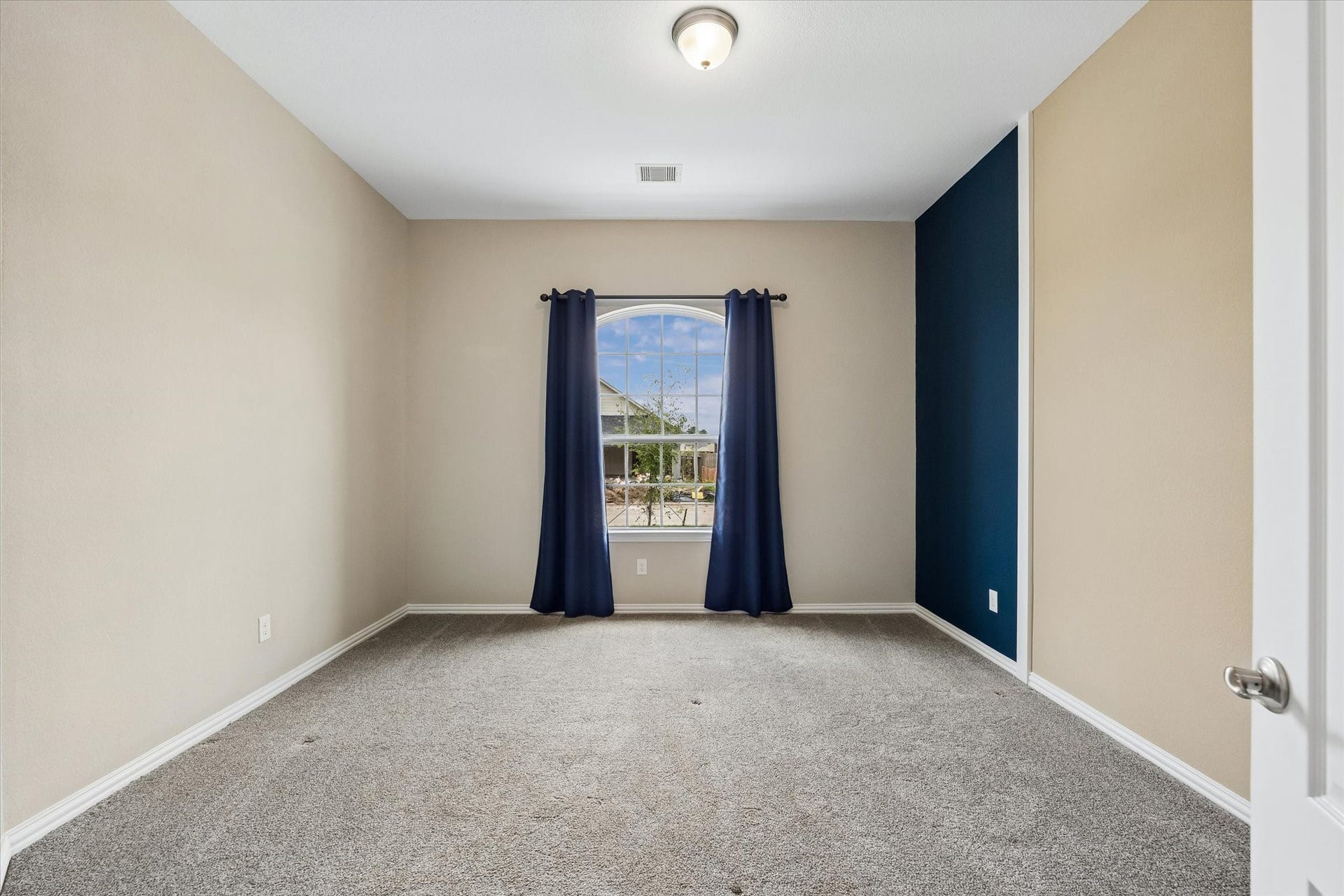 317 Merlot Drive, Alvin, TX 77511 Downstairs Secondary Bedroom
