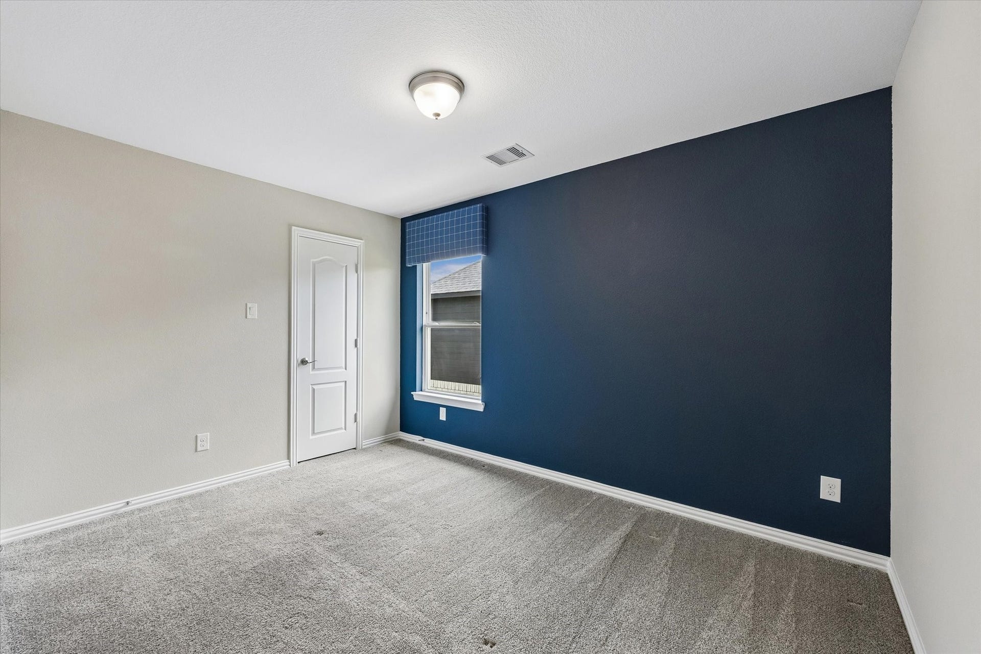 317 Merlot Drive, Alvin, TX 77511 Upstairs Secondary Bedroom